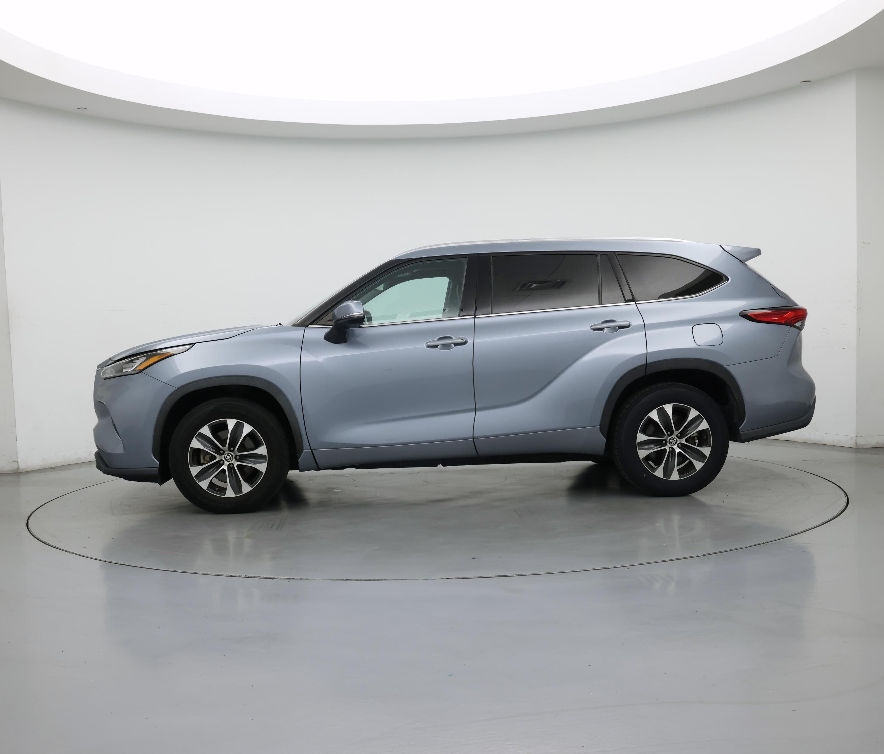 Thumbnail: 2020 Toyota Highlander - 3