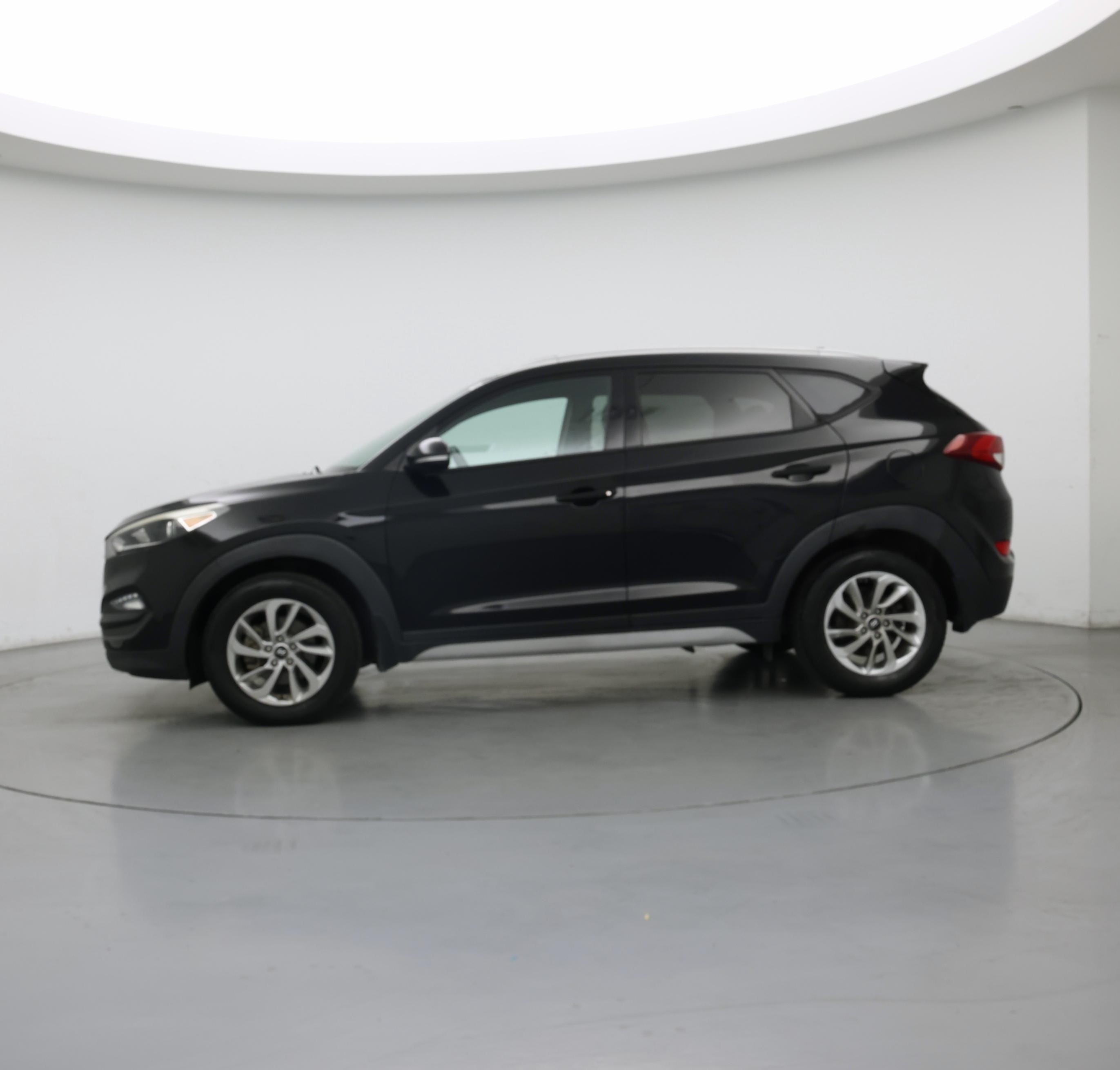 Thumbnail: 2017 Hyundai Tucson - 3
