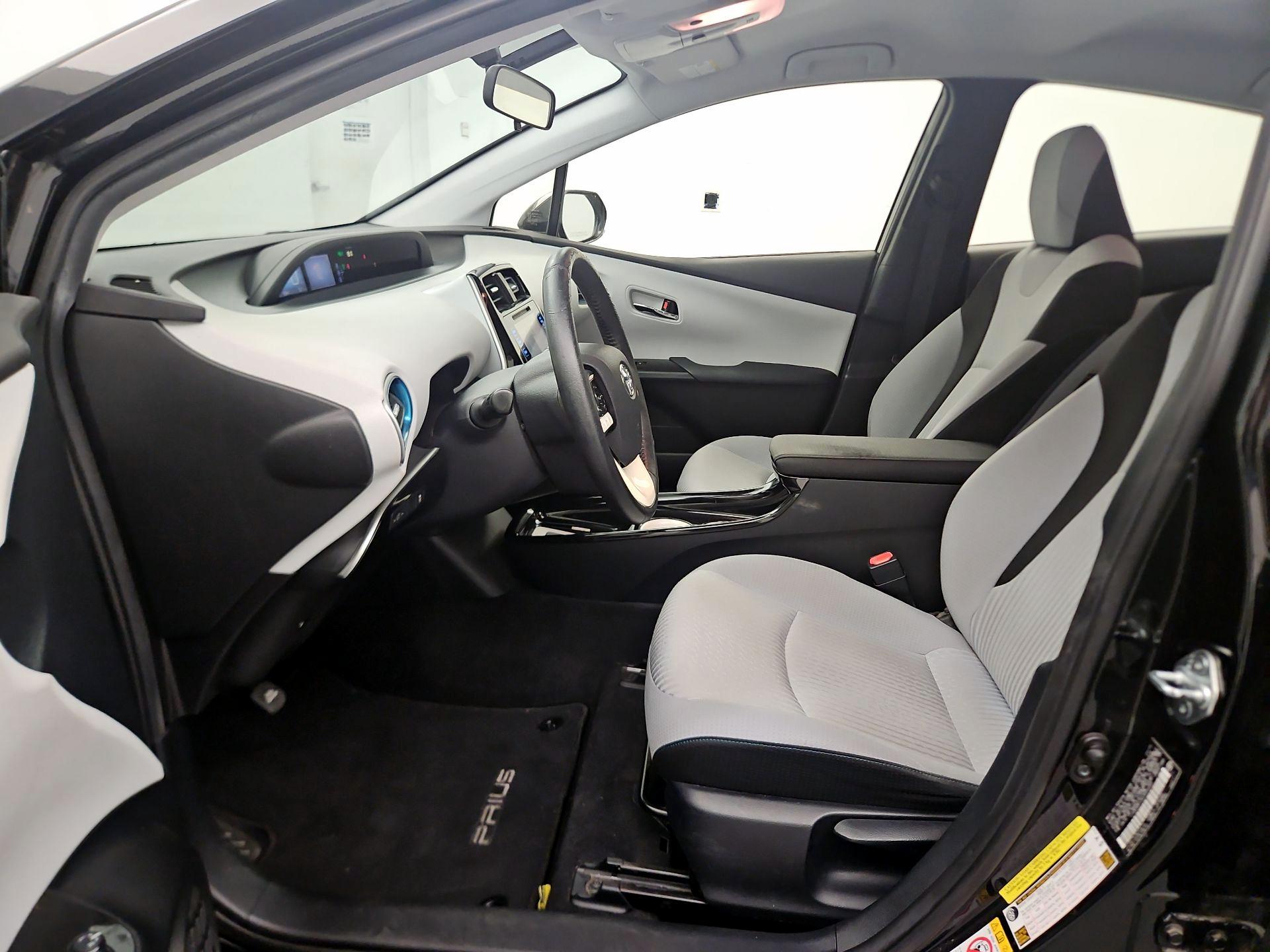 Thumbnail: 2016 Toyota Prius - 11