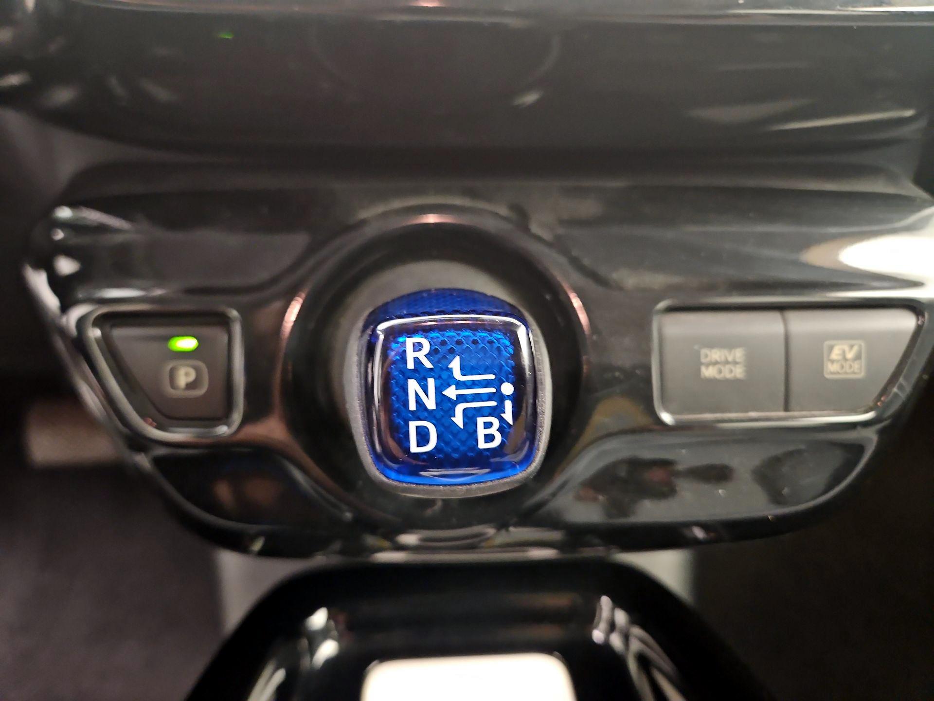 Thumbnail: 2016 Toyota Prius - 17