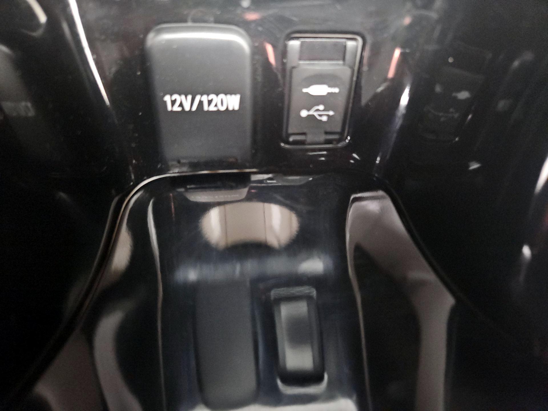 Thumbnail: 2016 Toyota Prius - 18