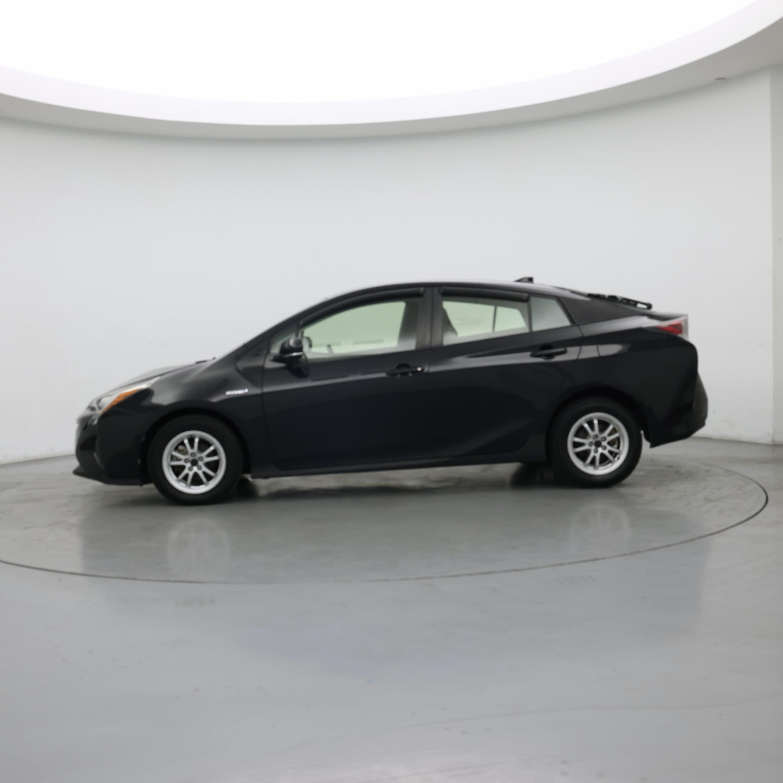 Thumbnail: 2016 Toyota Prius - 3