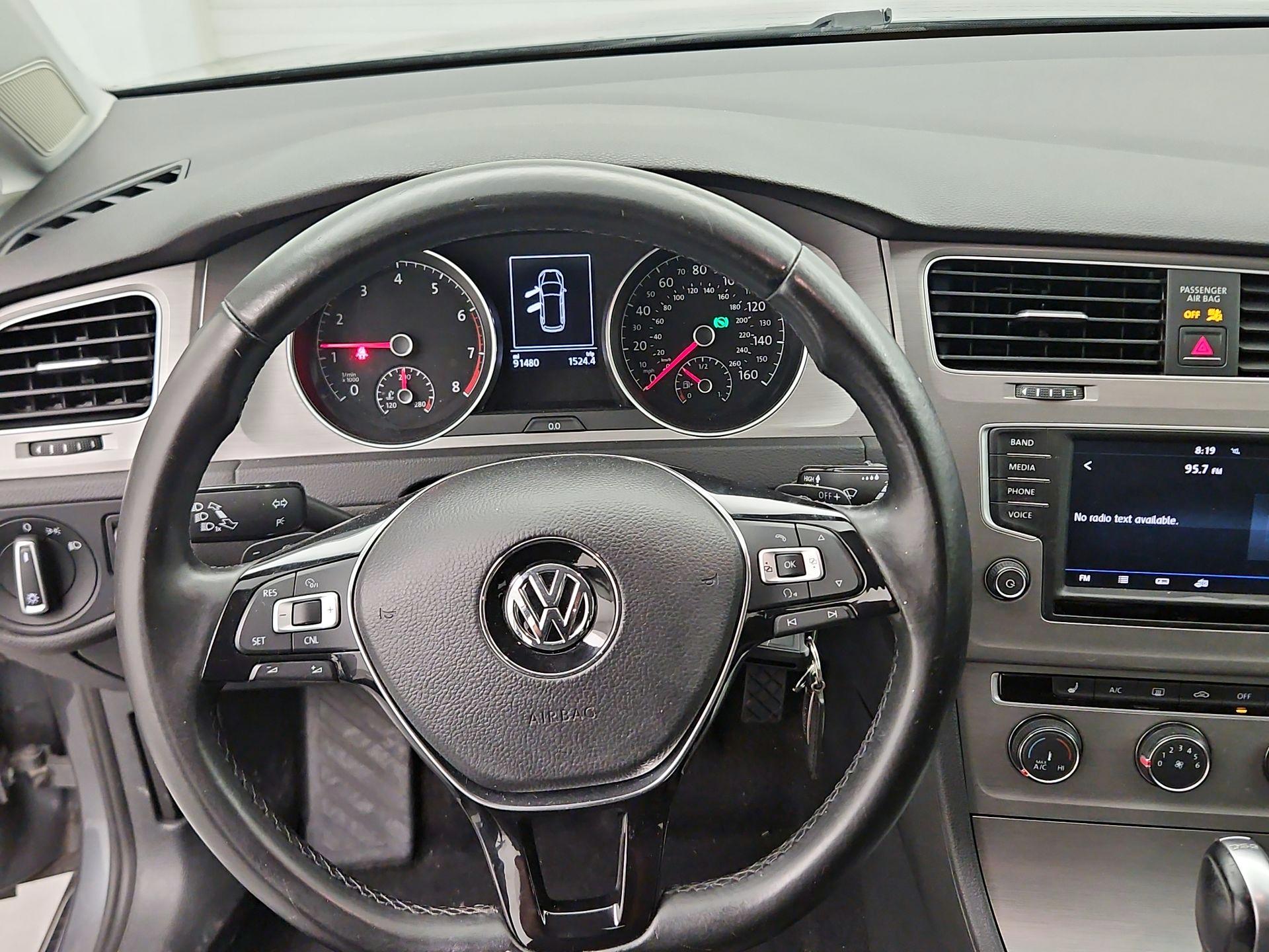 Thumbnail: 2017 Volkswagen Golf - 10