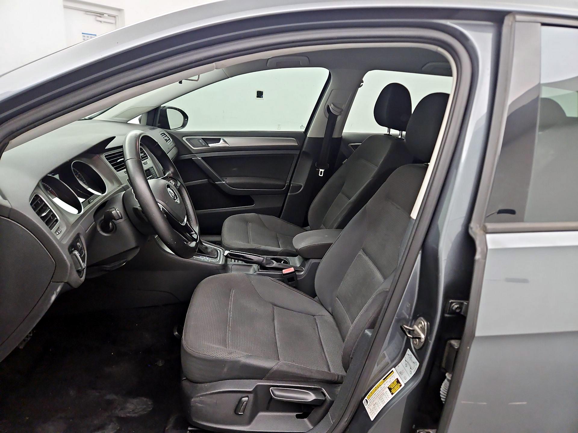 Thumbnail: 2017 Volkswagen Golf - 11