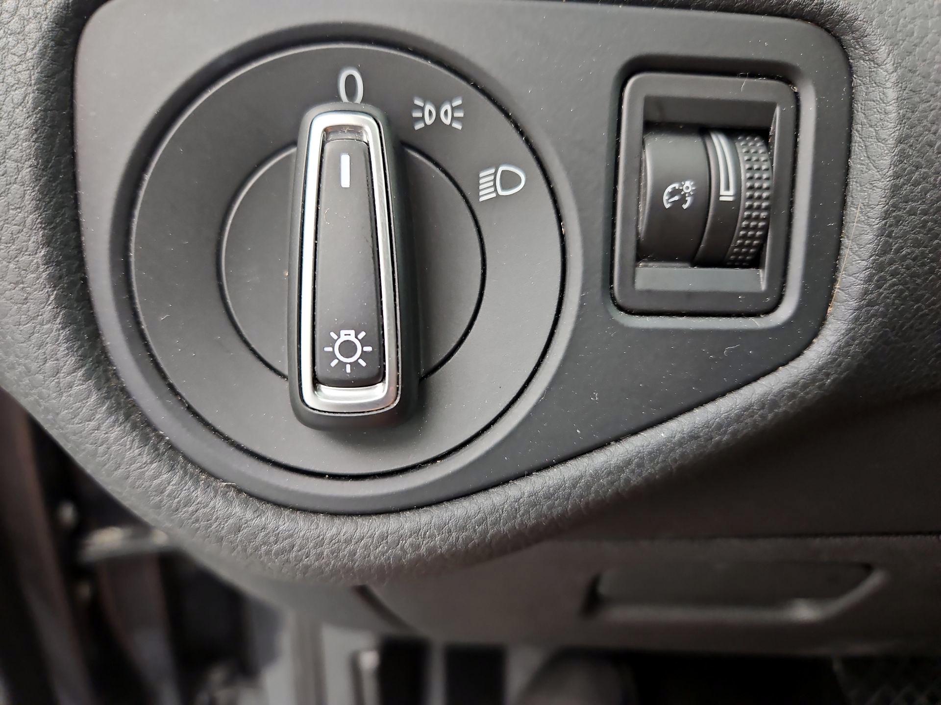 Thumbnail: 2017 Volkswagen Golf - 13