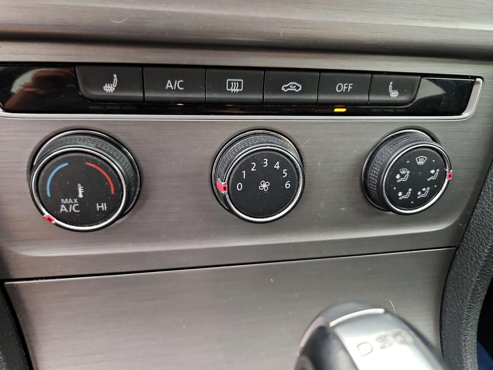 Thumbnail: 2017 Volkswagen Golf - 15