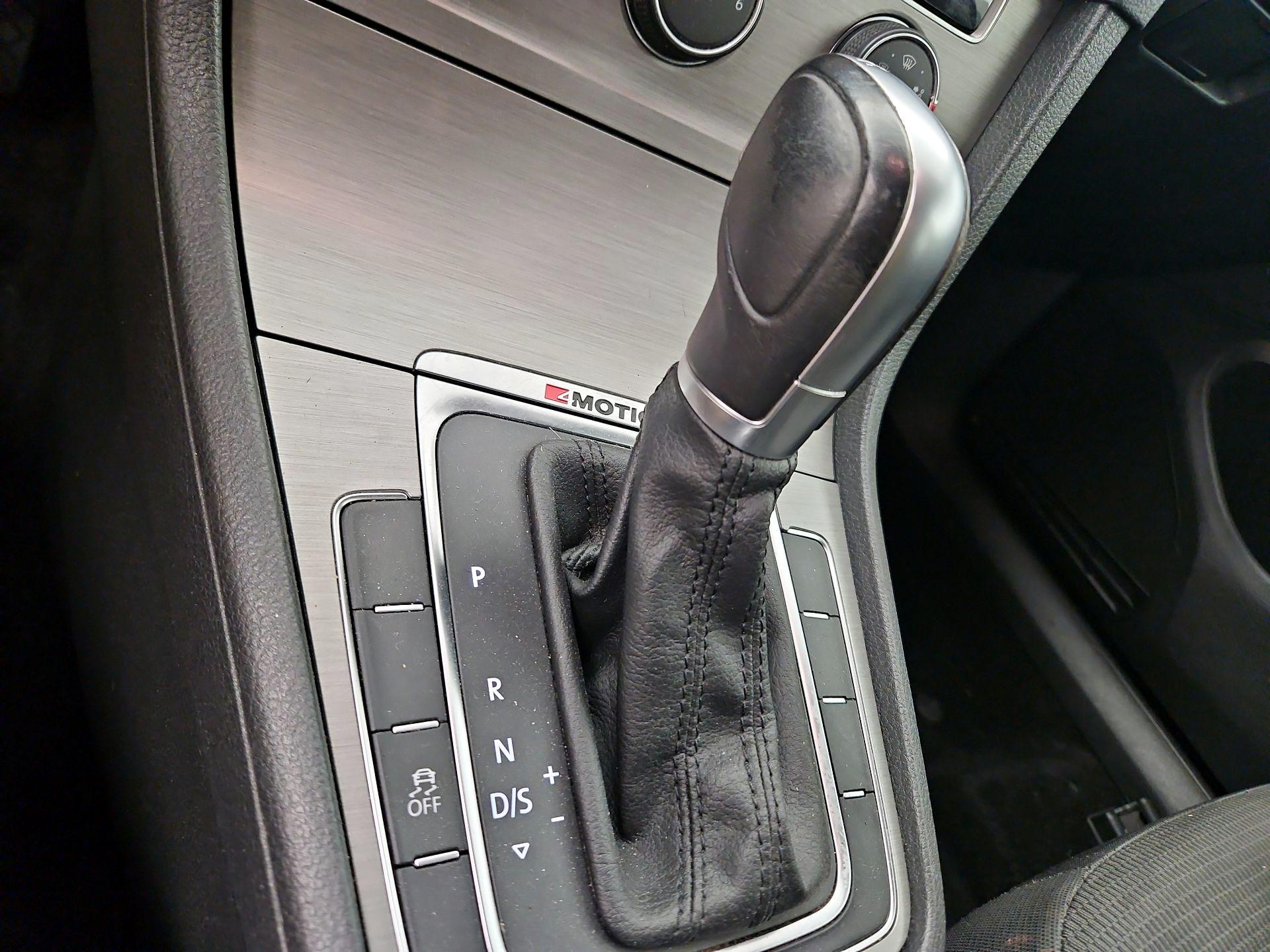 Thumbnail: 2017 Volkswagen Golf - 16