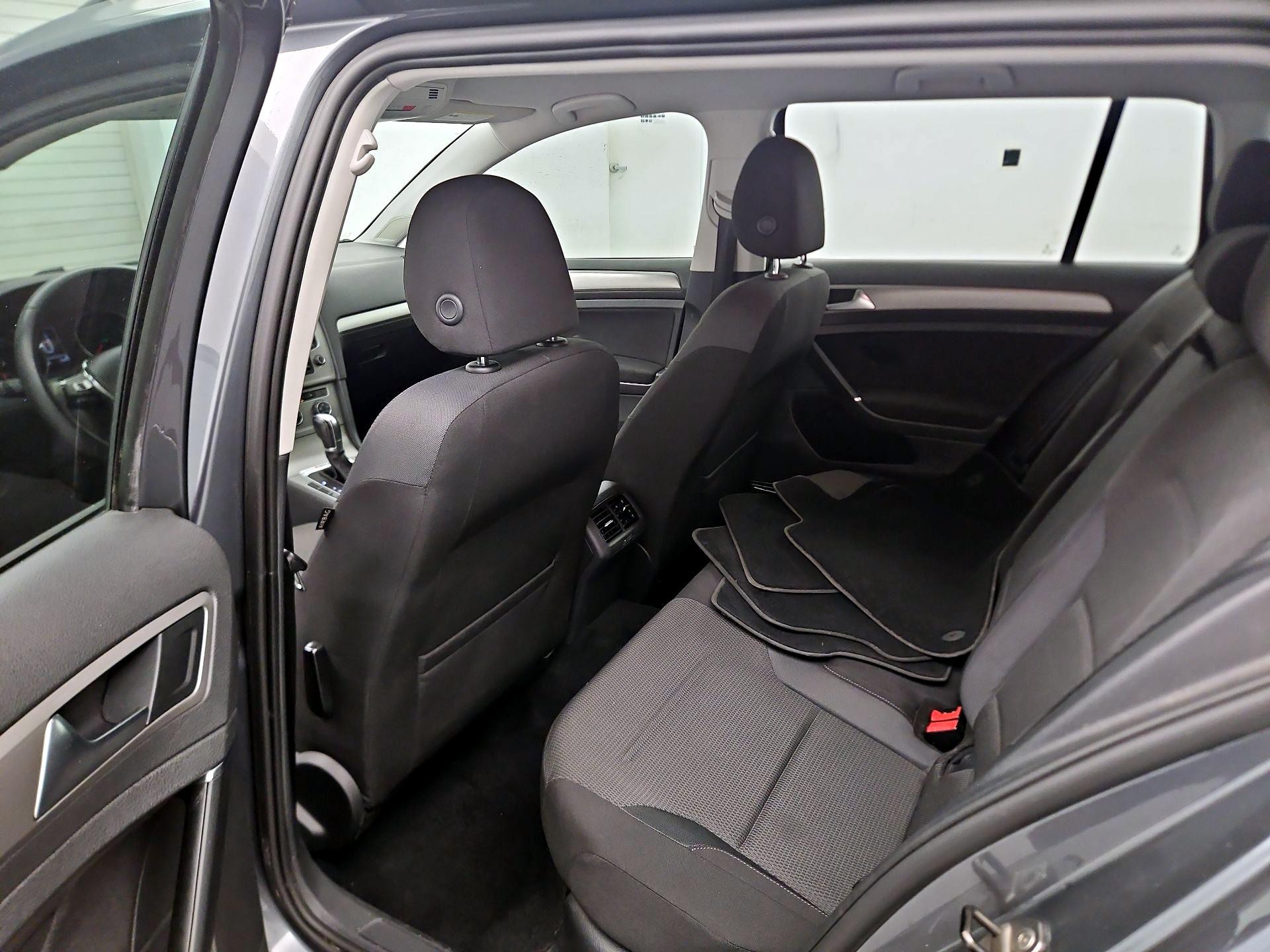 Thumbnail: 2017 Volkswagen Golf - 18