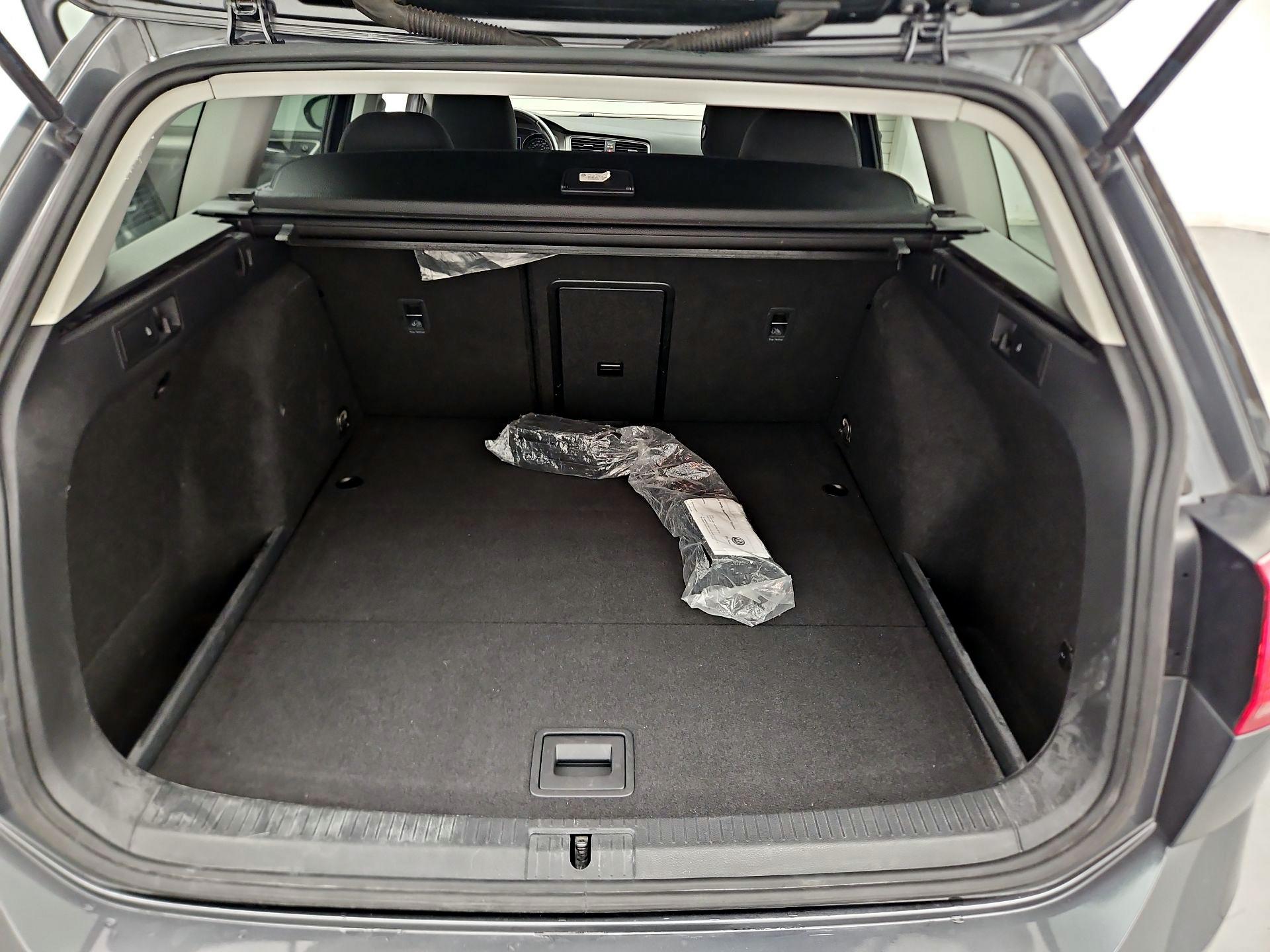 Thumbnail: 2017 Volkswagen Golf - 19