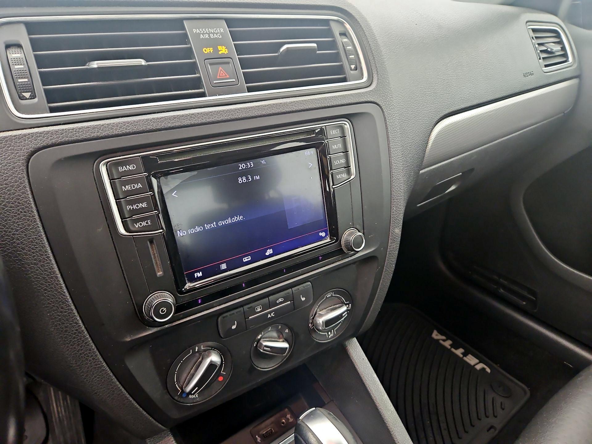 Thumbnail: 2017 Volkswagen Jetta - 14