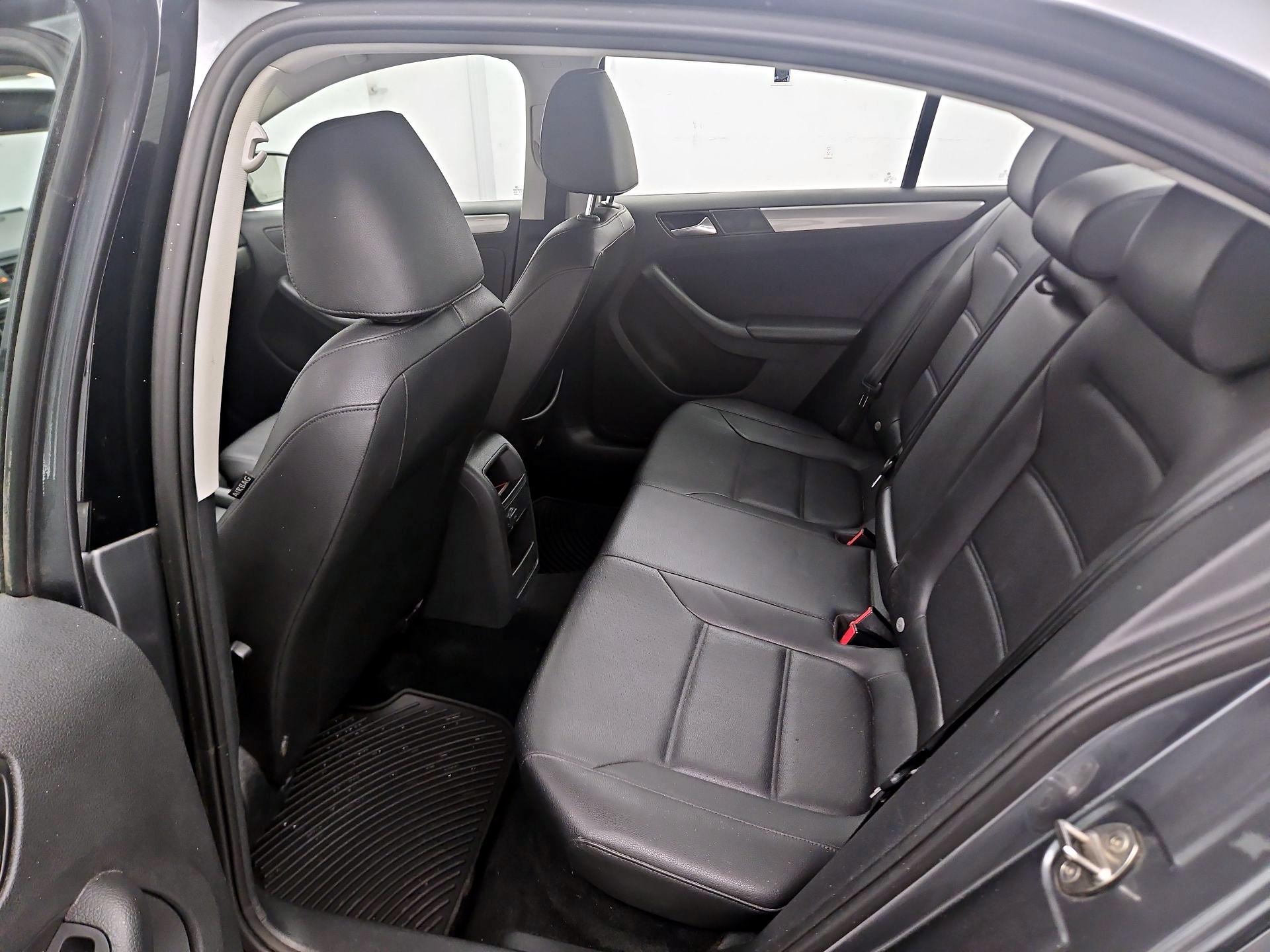 Thumbnail: 2017 Volkswagen Jetta - 16