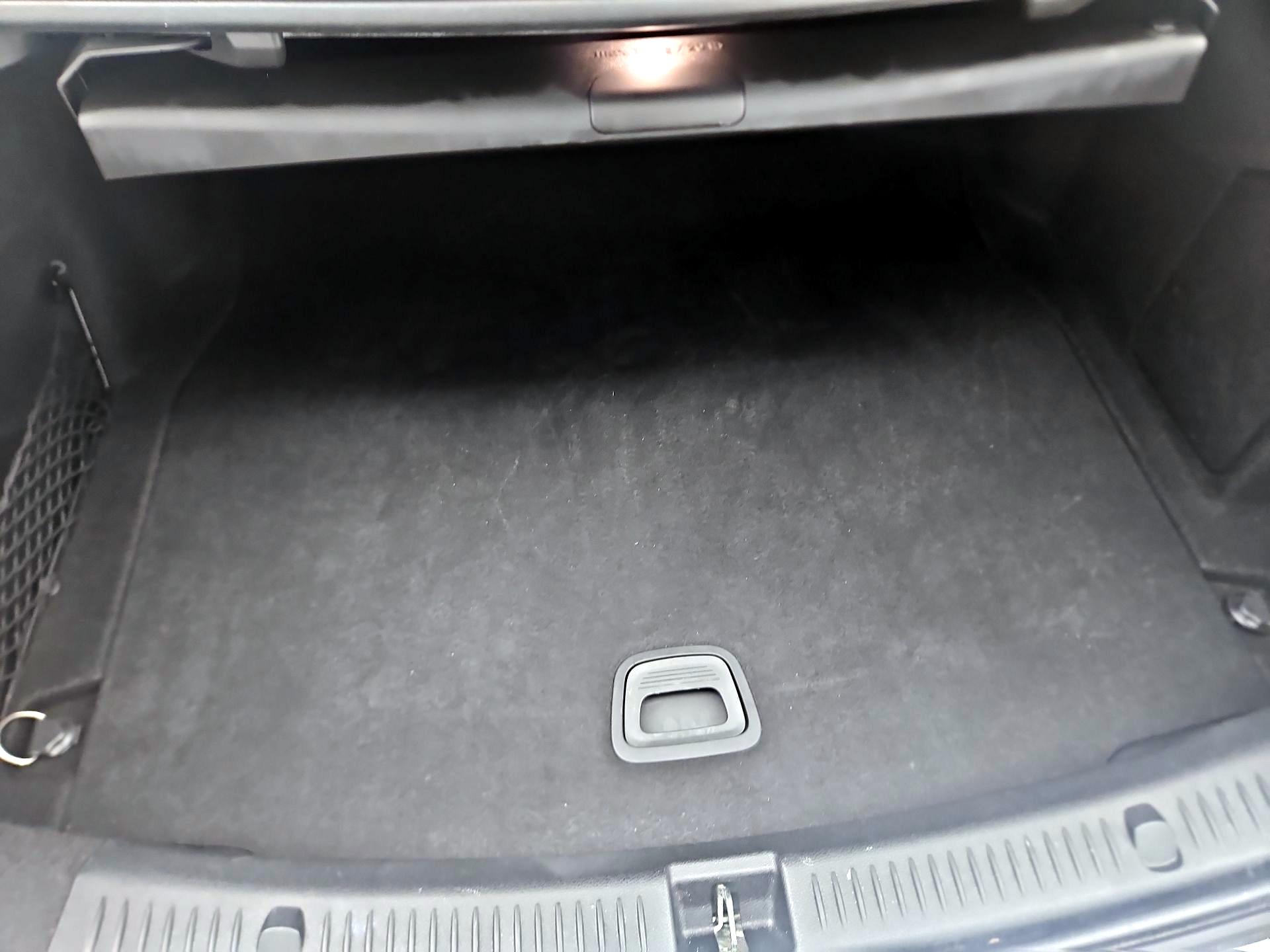 Thumbnail: 2020 Mercedes-Benz E-Class - 20