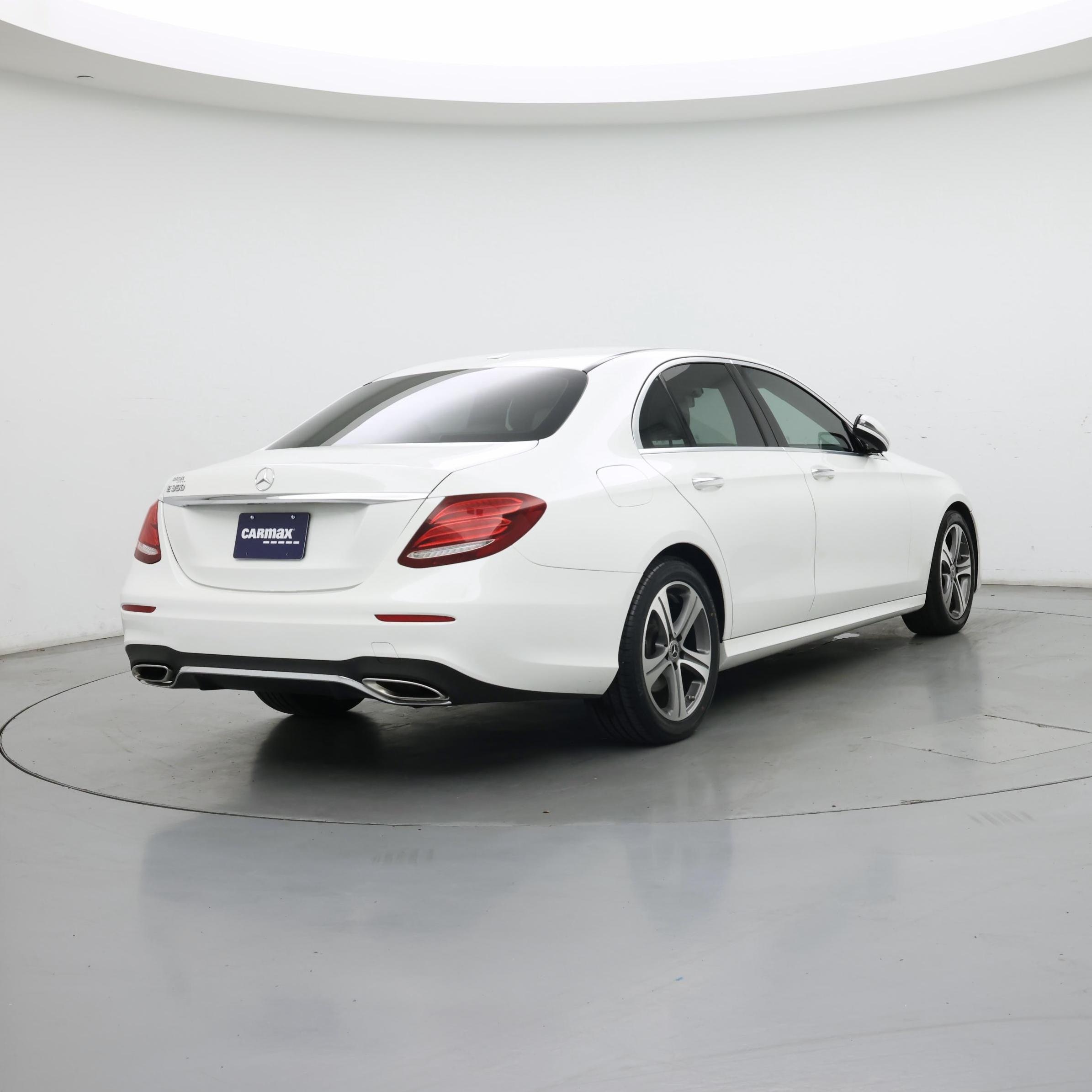 Thumbnail: 2020 Mercedes-Benz E-Class - 8