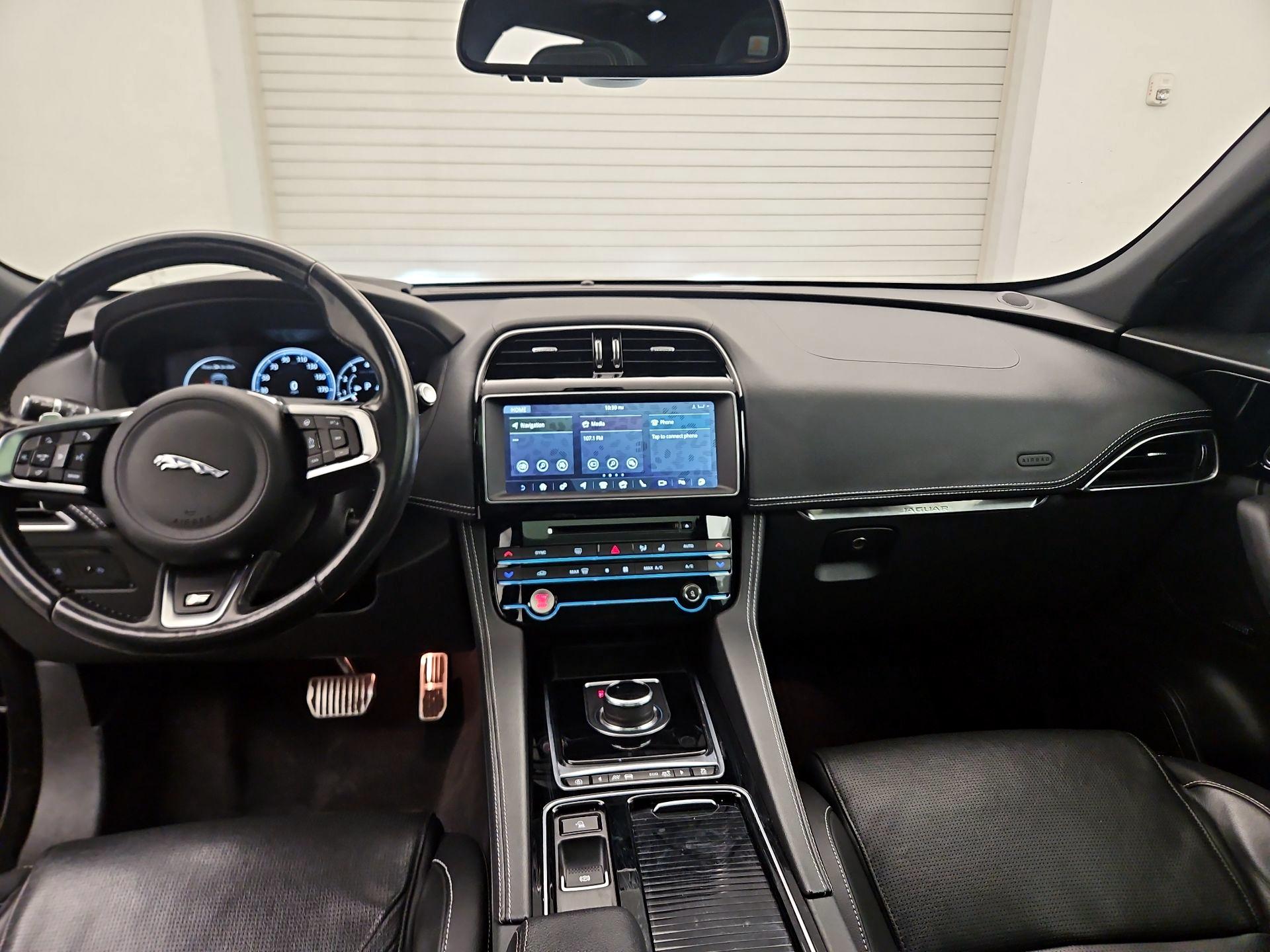 Thumbnail: 2018 Jaguar F-Pace - 9