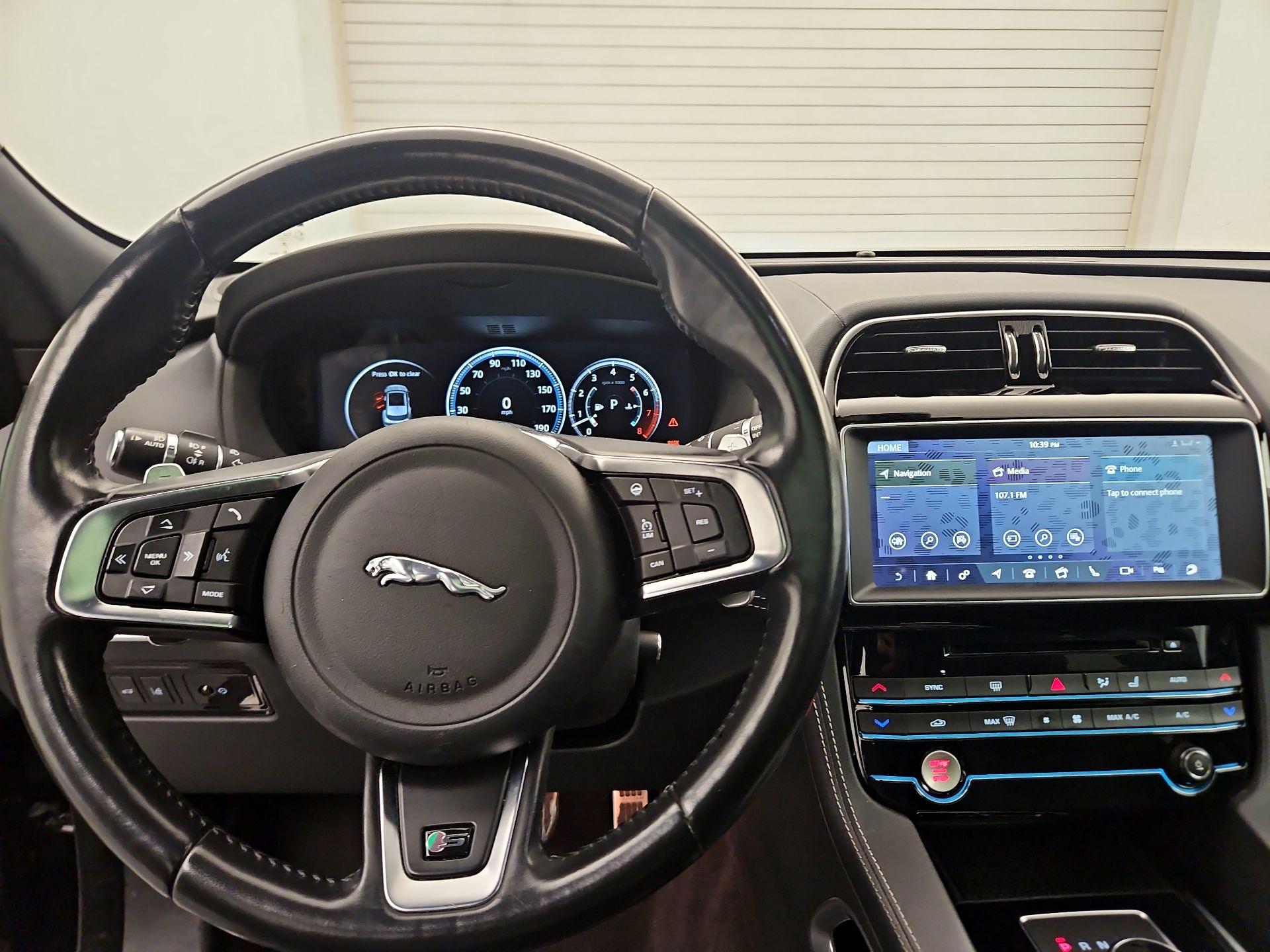 Thumbnail: 2018 Jaguar F-Pace - 10