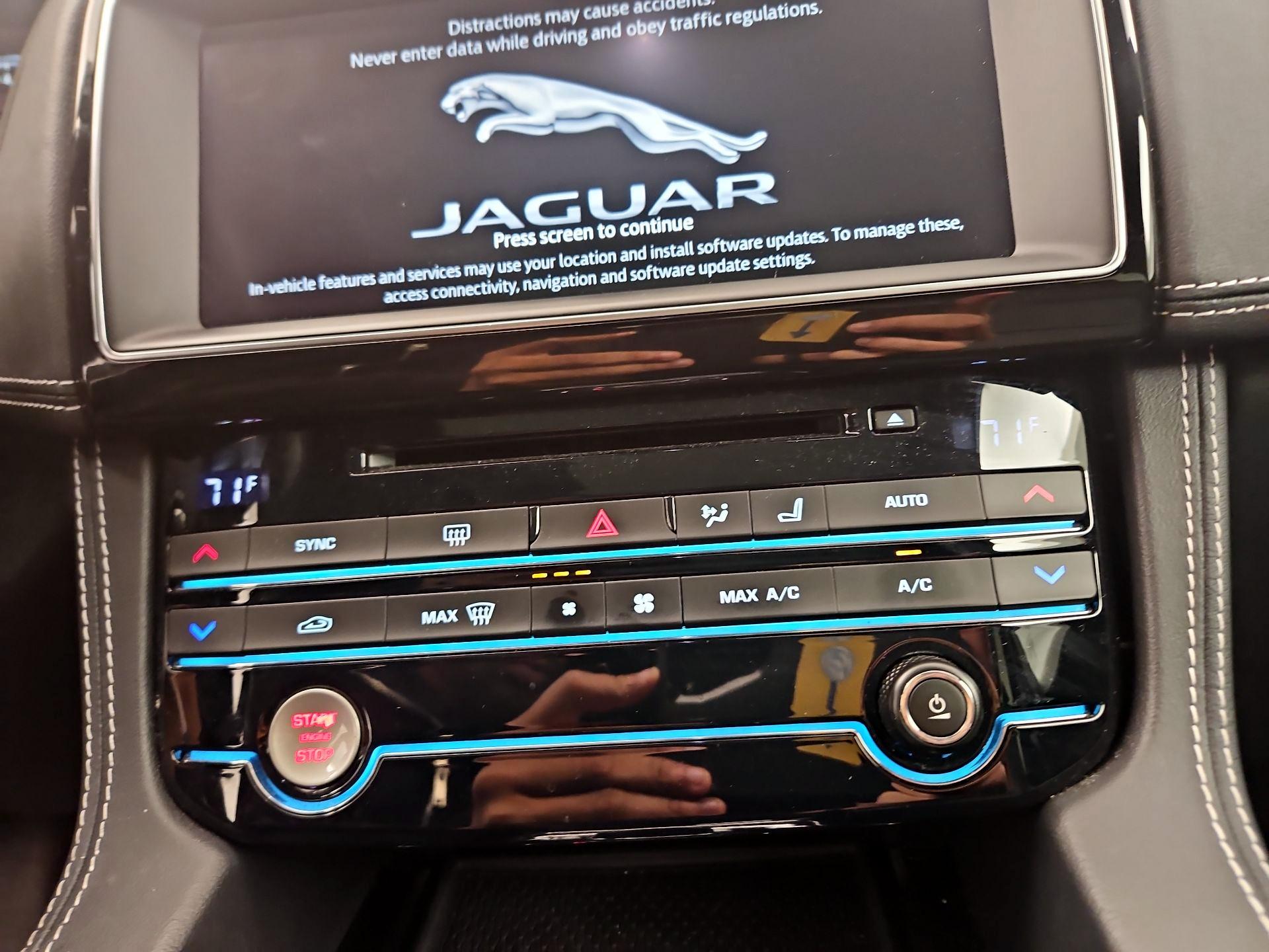 Thumbnail: 2018 Jaguar F-Pace - 16