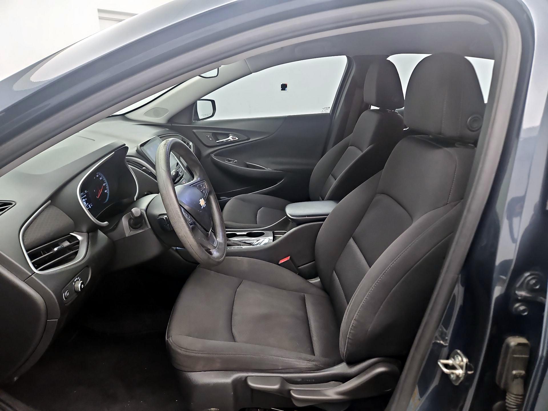 Thumbnail: 2019 Chevrolet Malibu - 11