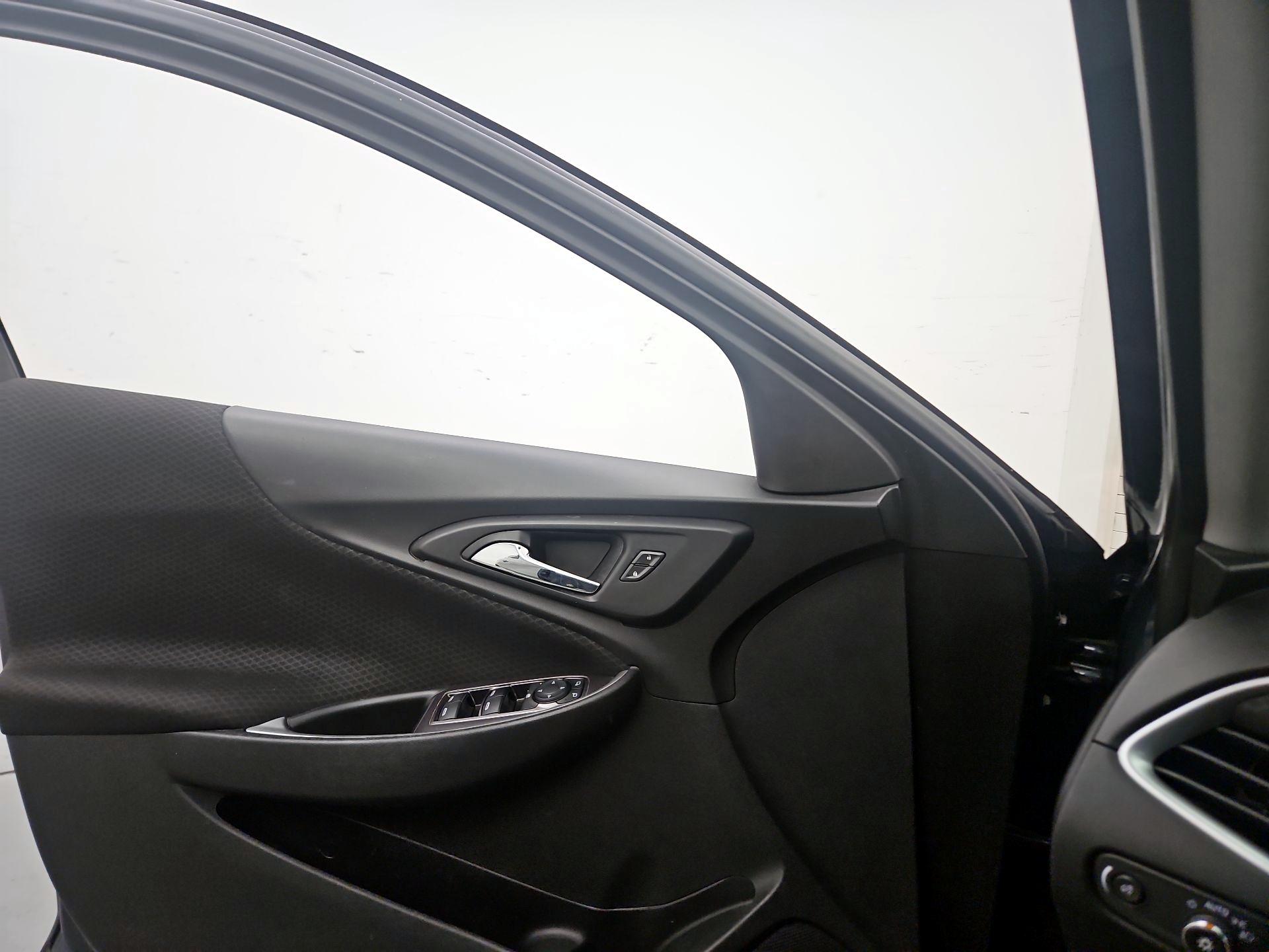 Thumbnail: 2019 Chevrolet Malibu - 12