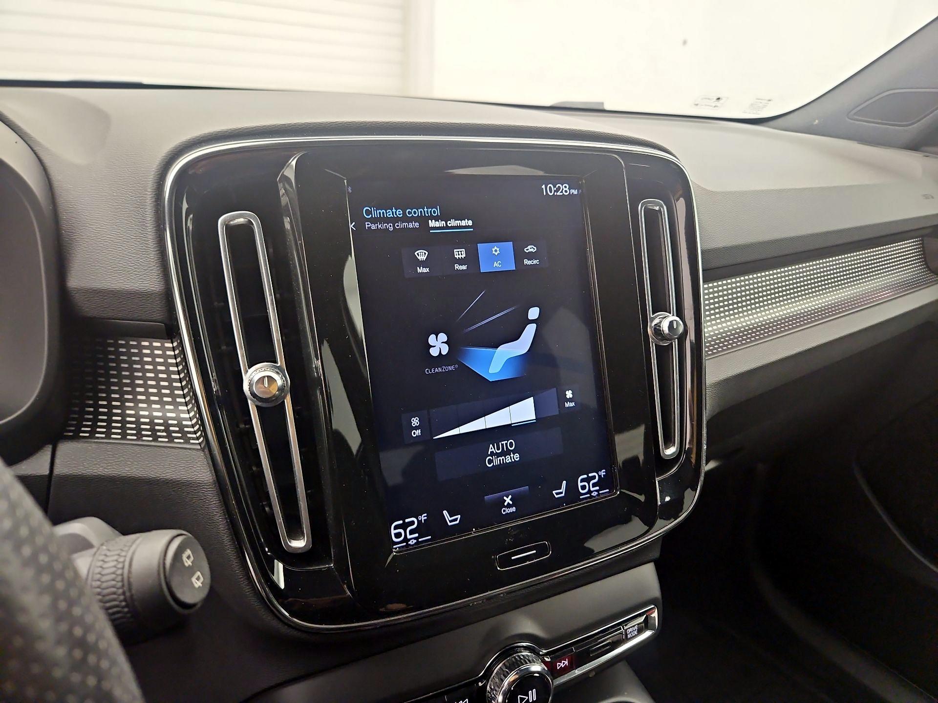 Thumbnail: 2019 Volvo XC40 - 14