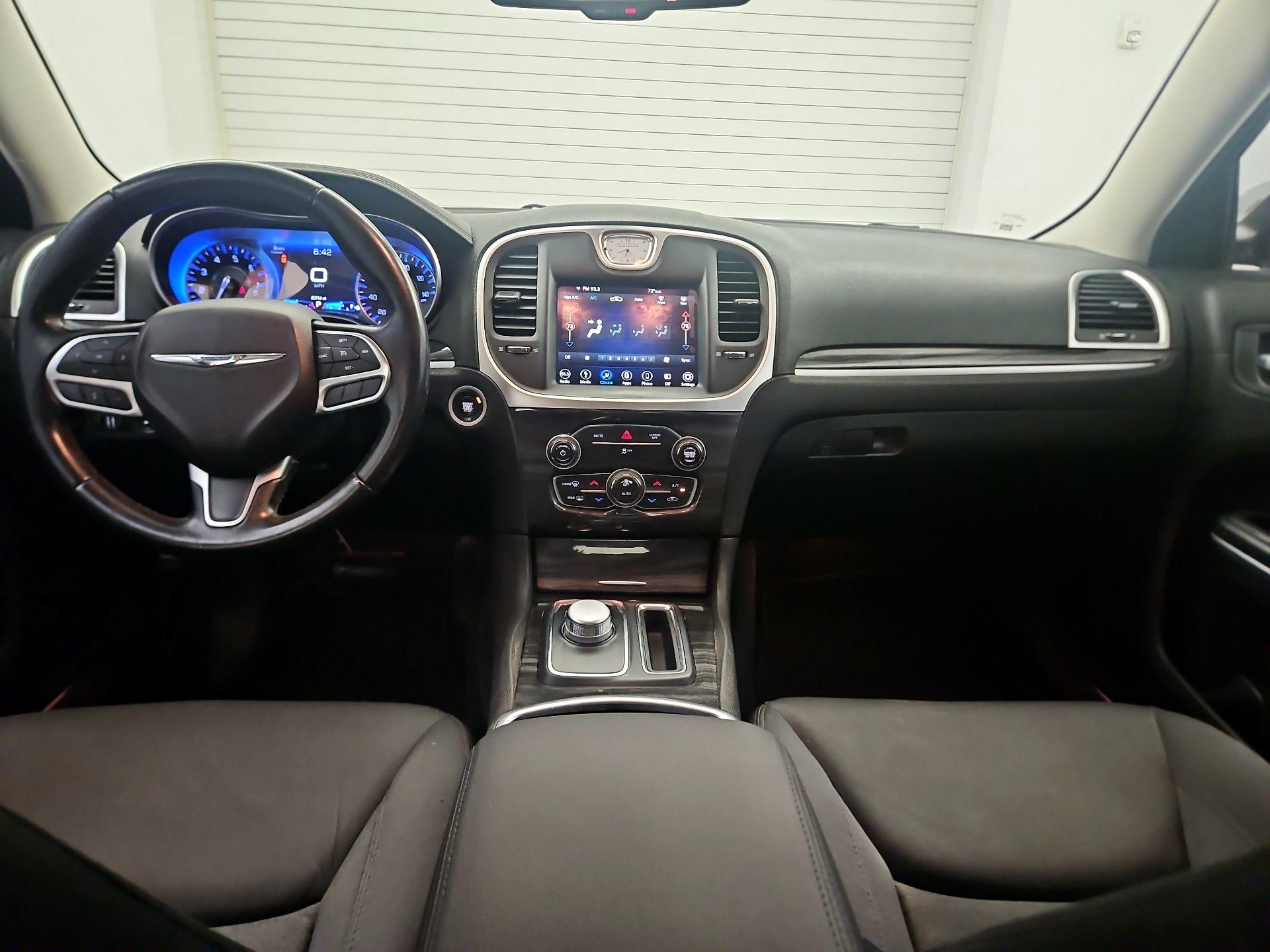 Thumbnail: 2018 Chrysler 300 - 9