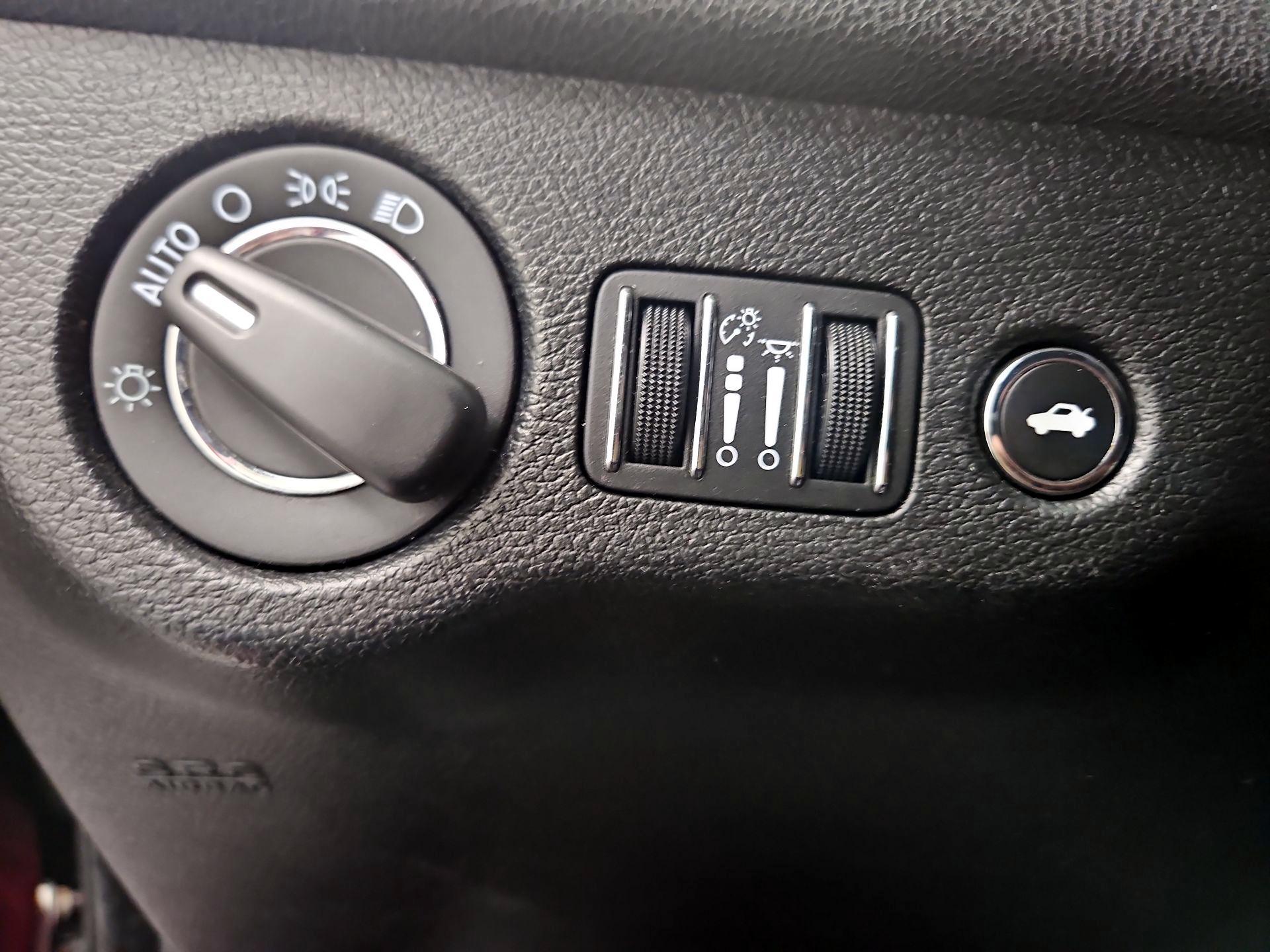 Thumbnail: 2018 Chrysler 300 - 13