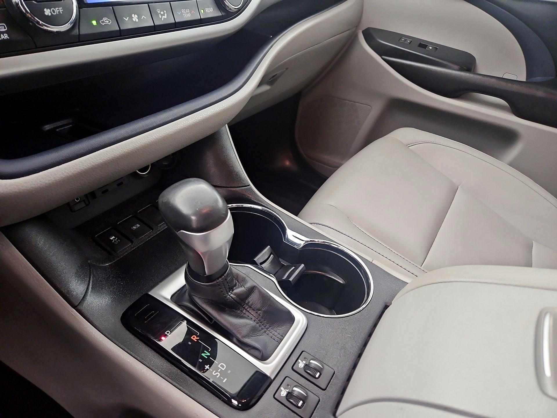 Thumbnail: 2019 Toyota Highlander - 15