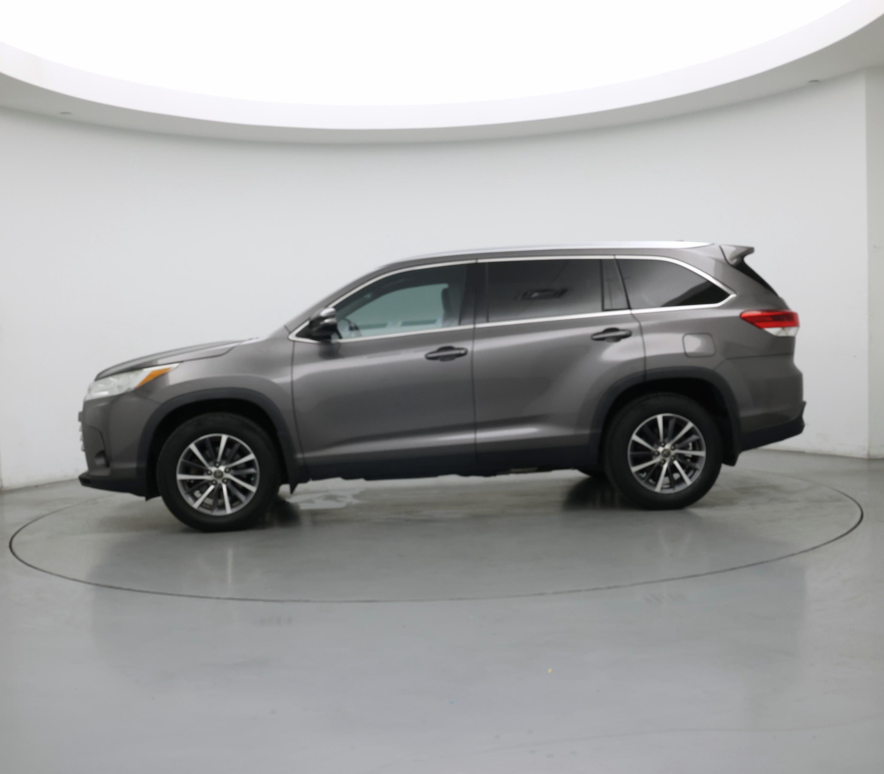 Thumbnail: 2019 Toyota Highlander - 3