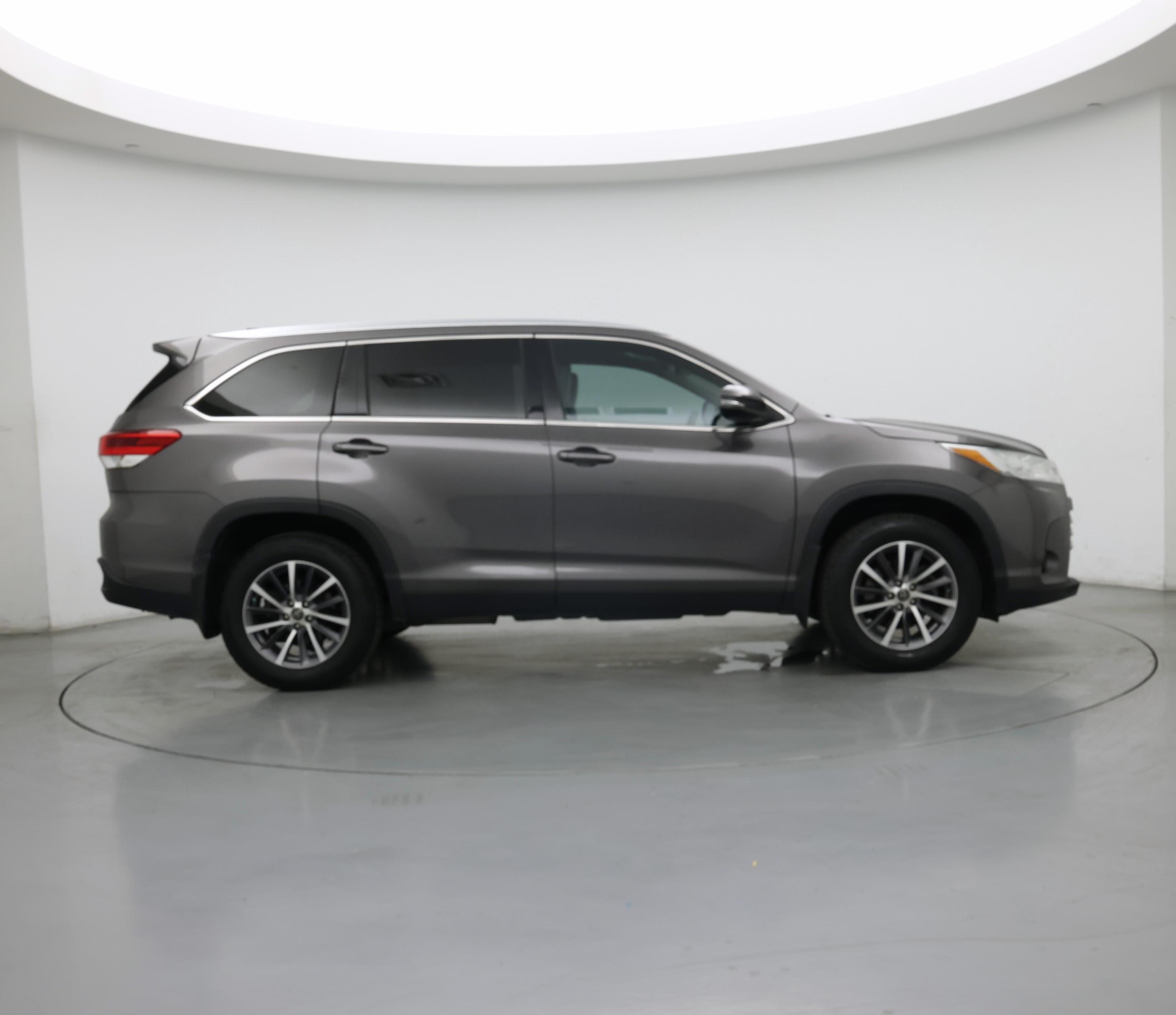Thumbnail: 2019 Toyota Highlander - 7