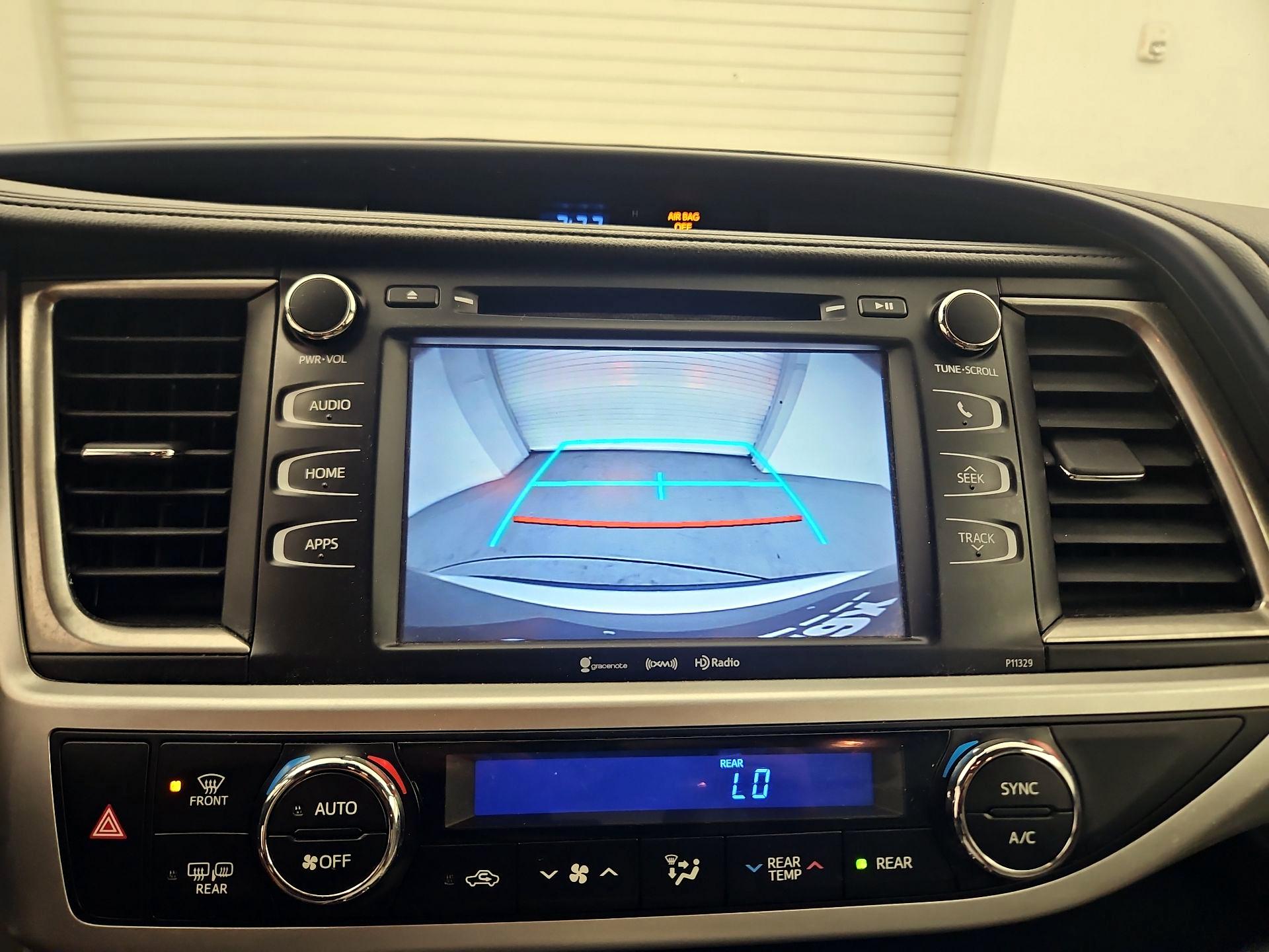 Thumbnail: 2018 Toyota Highlander - 14