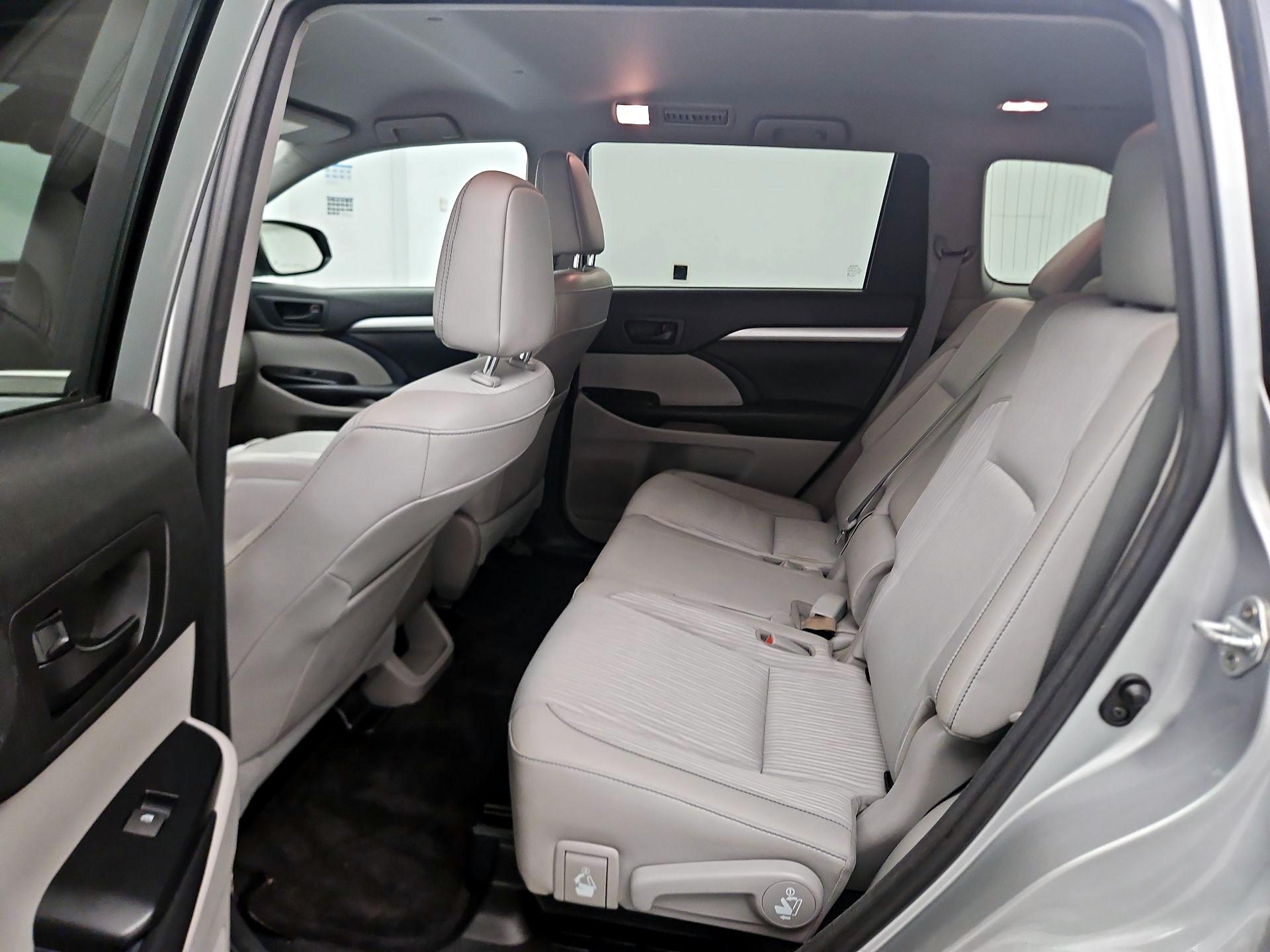 Thumbnail: 2018 Toyota Highlander - 19