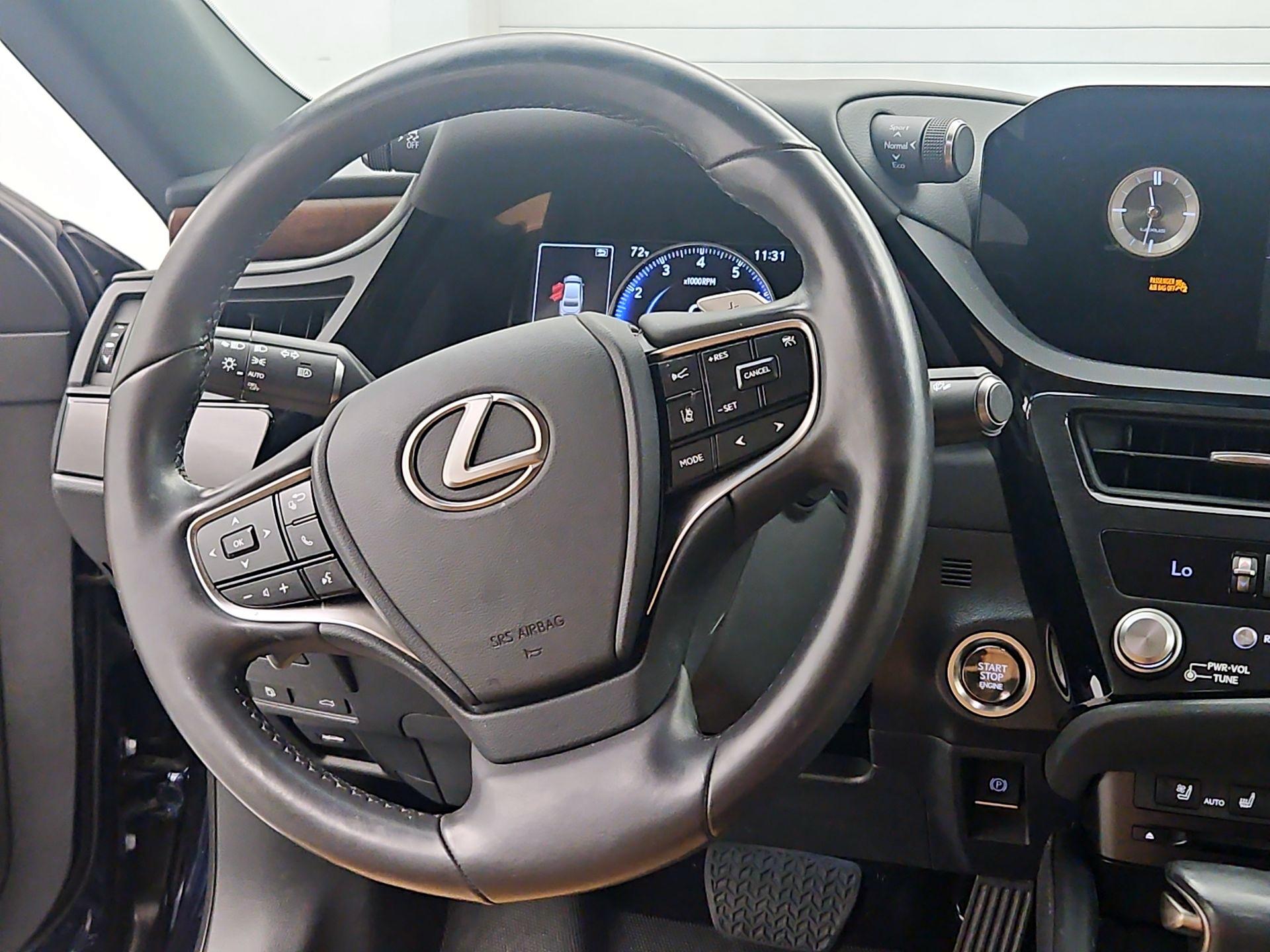 Thumbnail: 2022 Lexus ES - 10