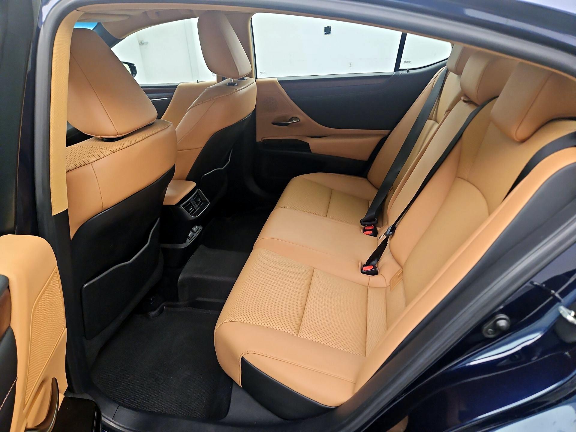 Thumbnail: 2022 Lexus ES - 16