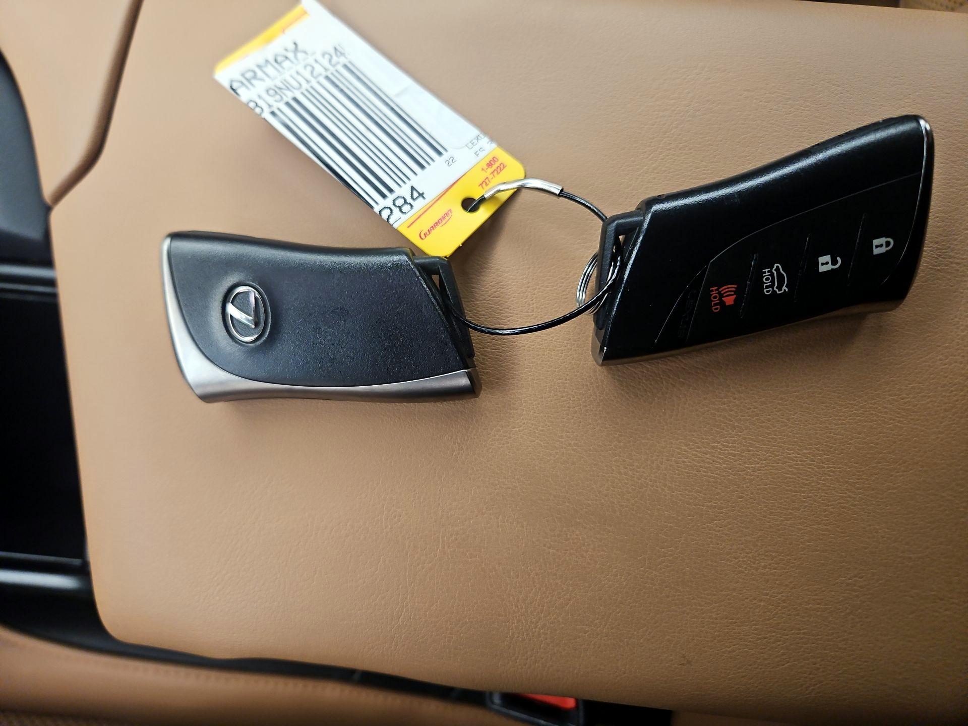 Thumbnail: 2022 Lexus ES - 20