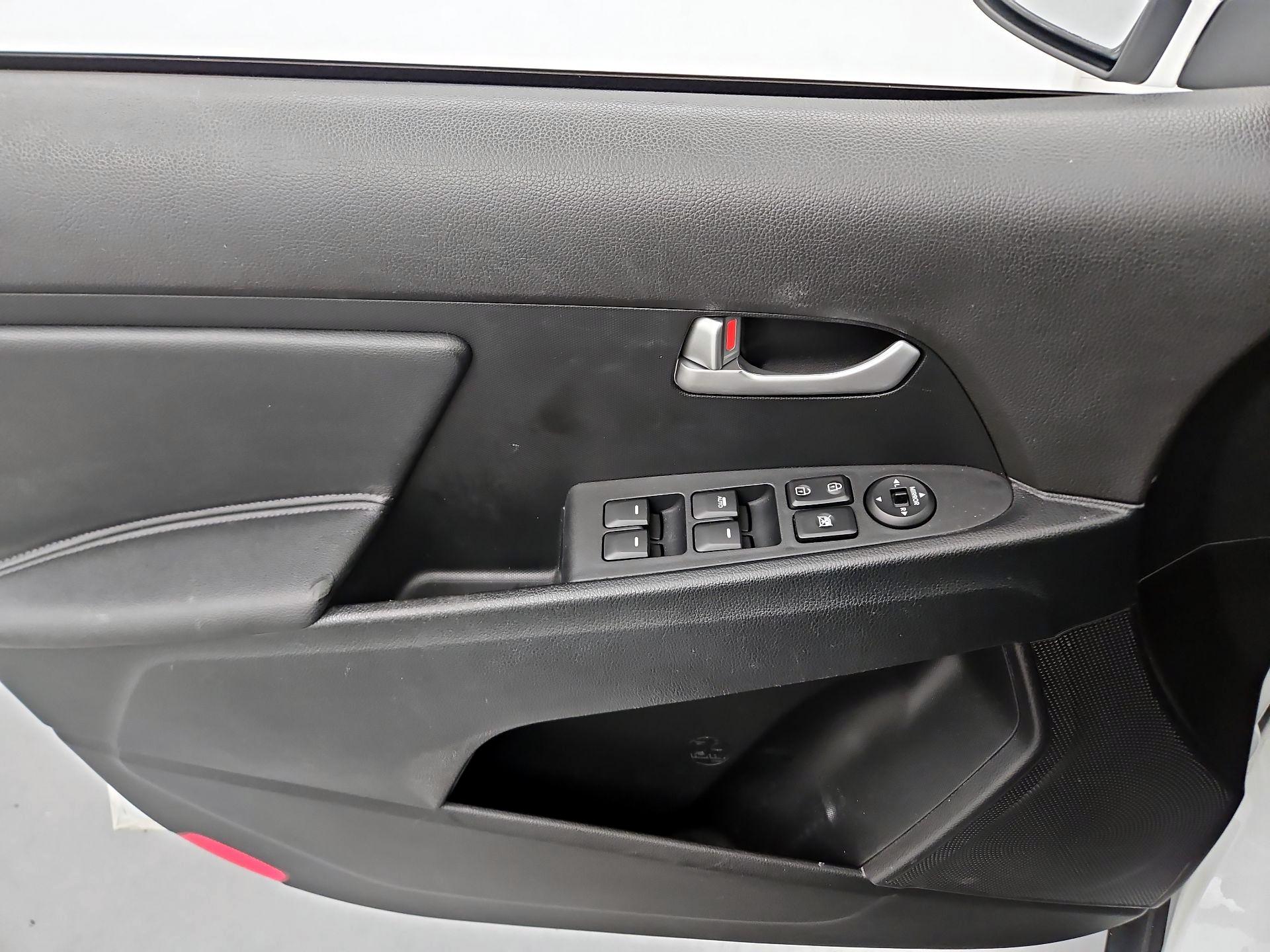 Thumbnail: 2016 Kia Sportage - 12