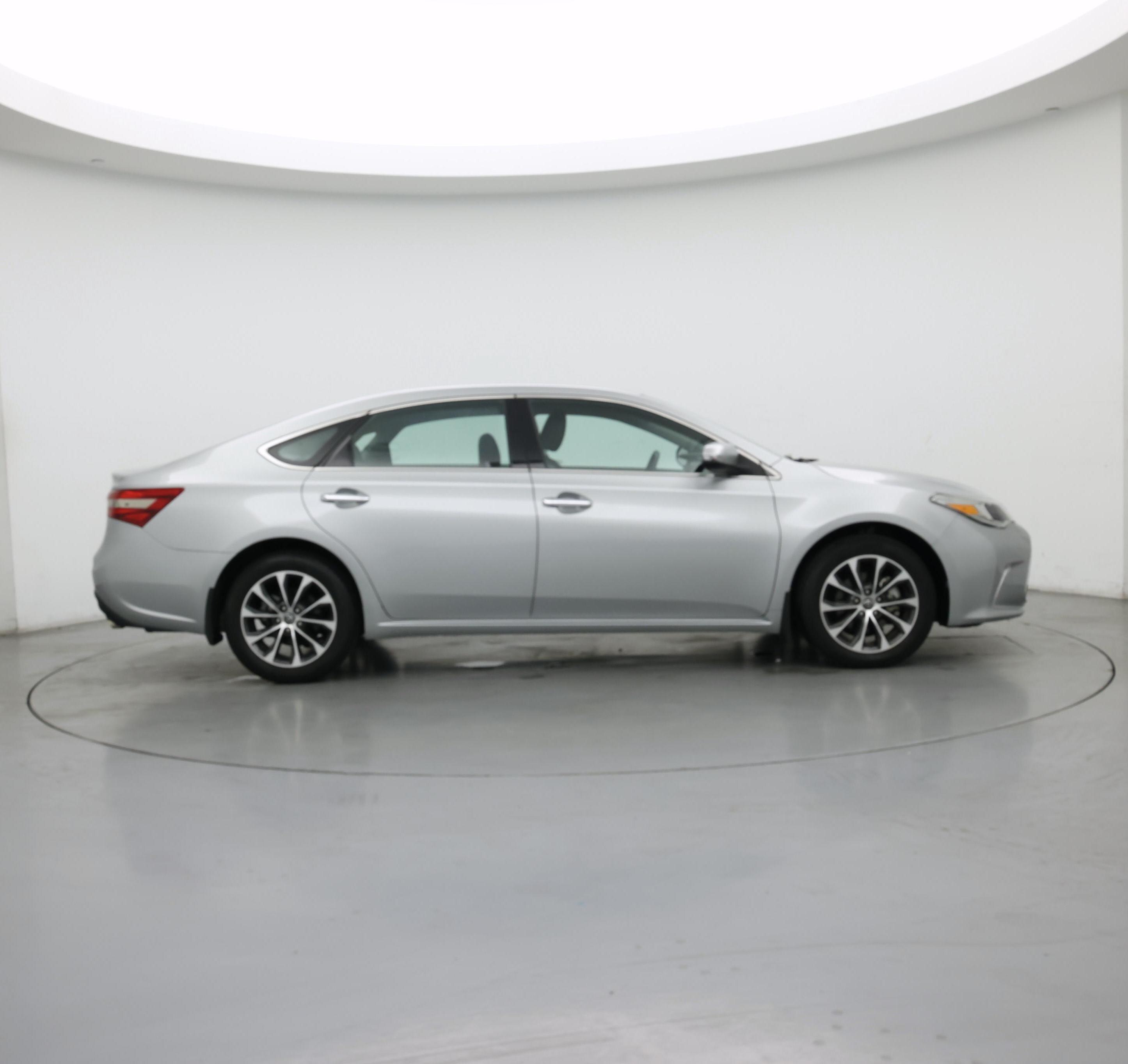 Thumbnail: 2018 Toyota Avalon - 7