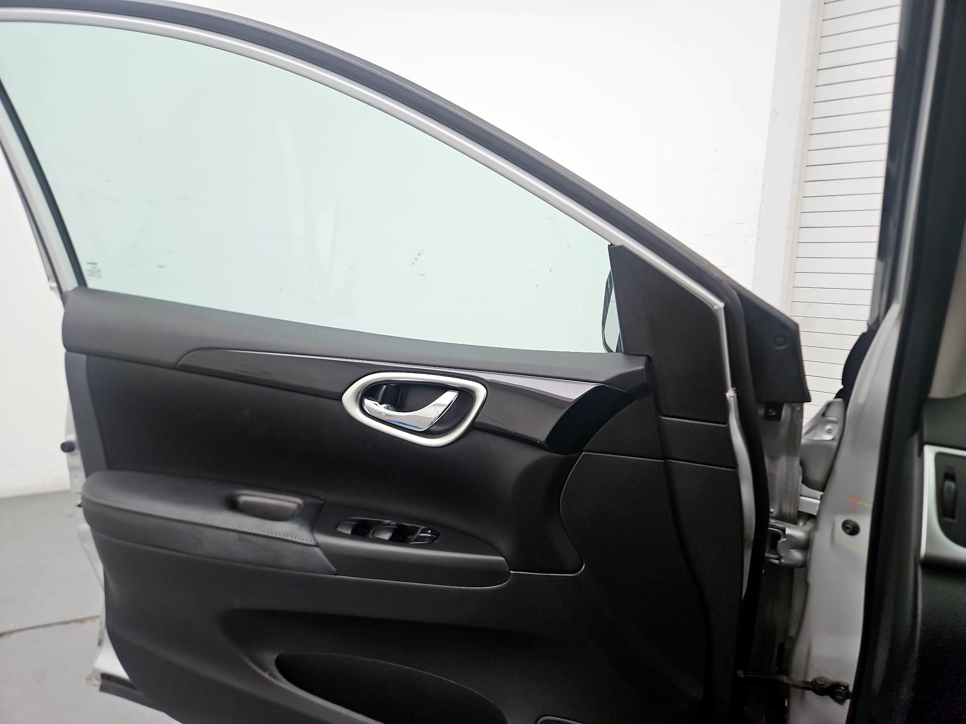 Thumbnail: 2019 Nissan Sentra - 12