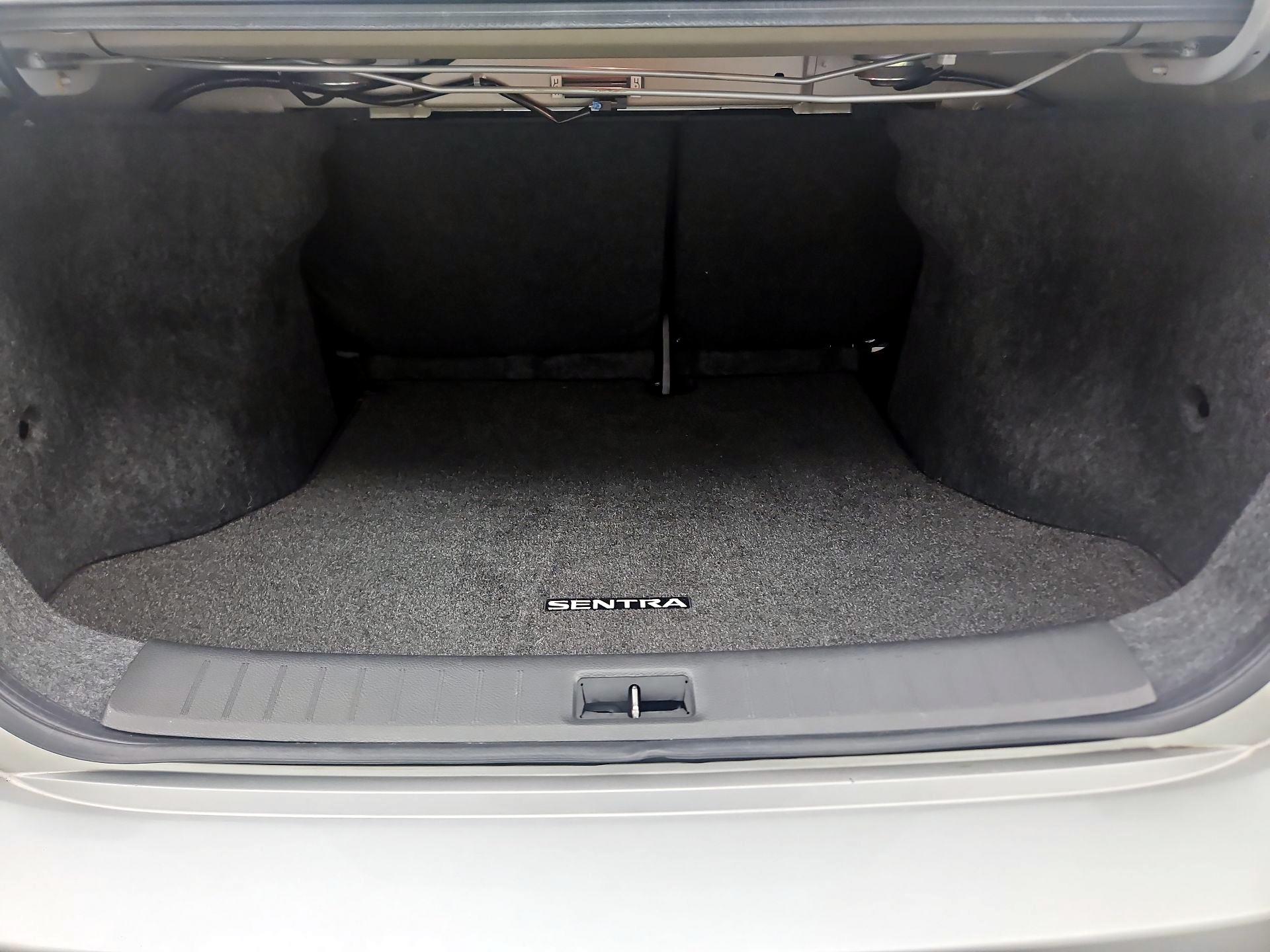 Thumbnail: 2019 Nissan Sentra - 17