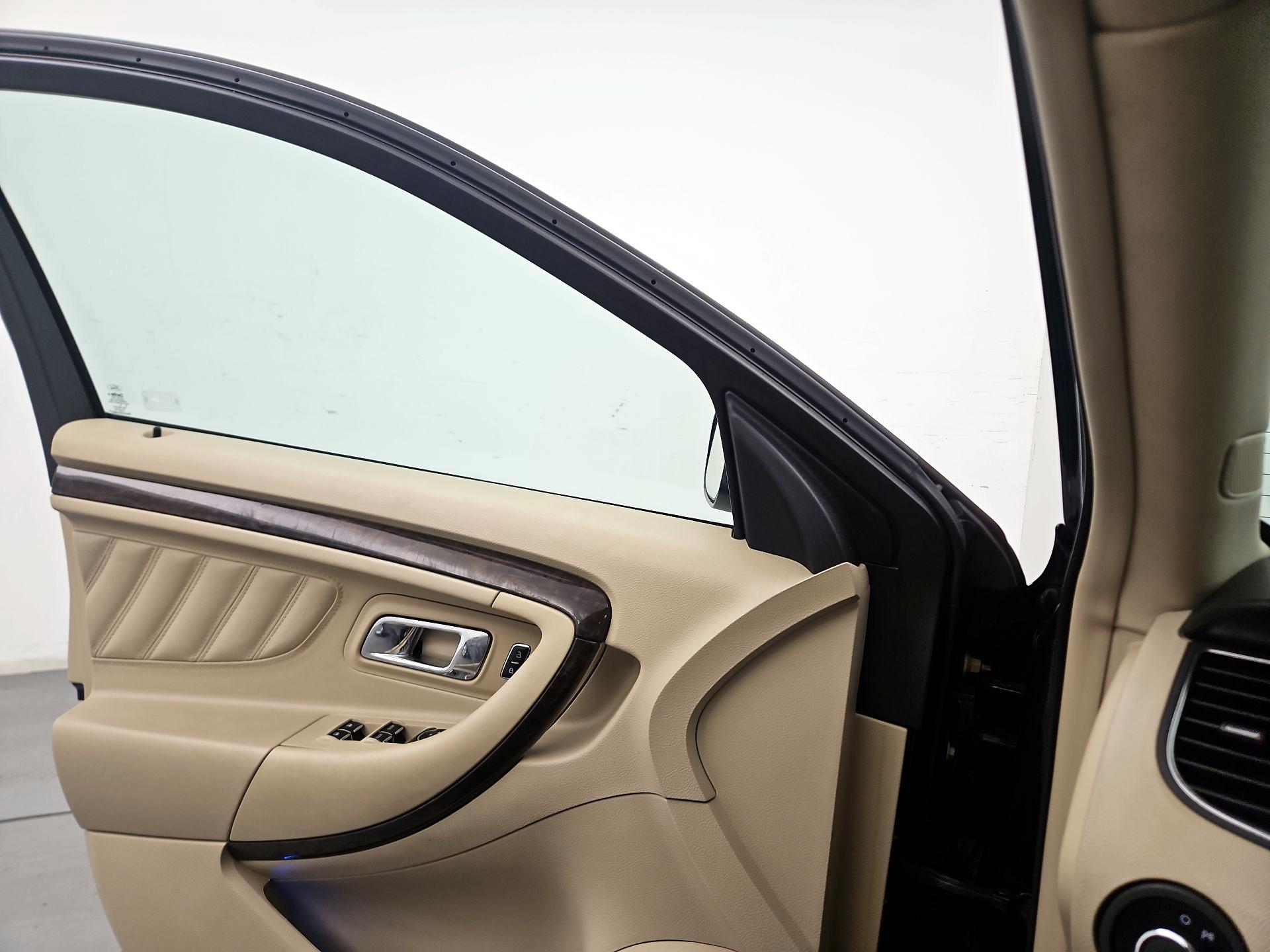 Thumbnail: 2018 Ford Taurus - 12