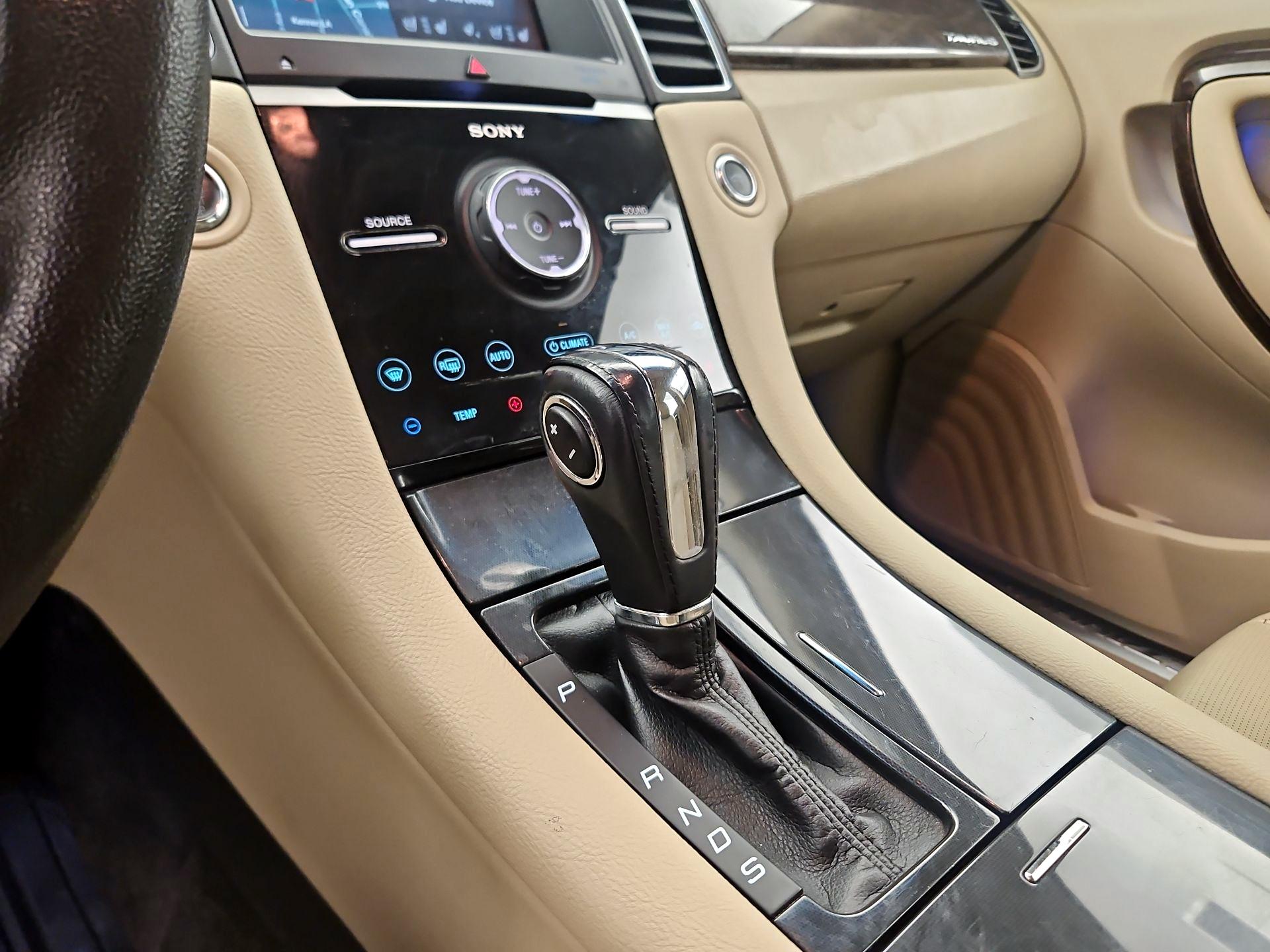 Thumbnail: 2018 Ford Taurus - 15