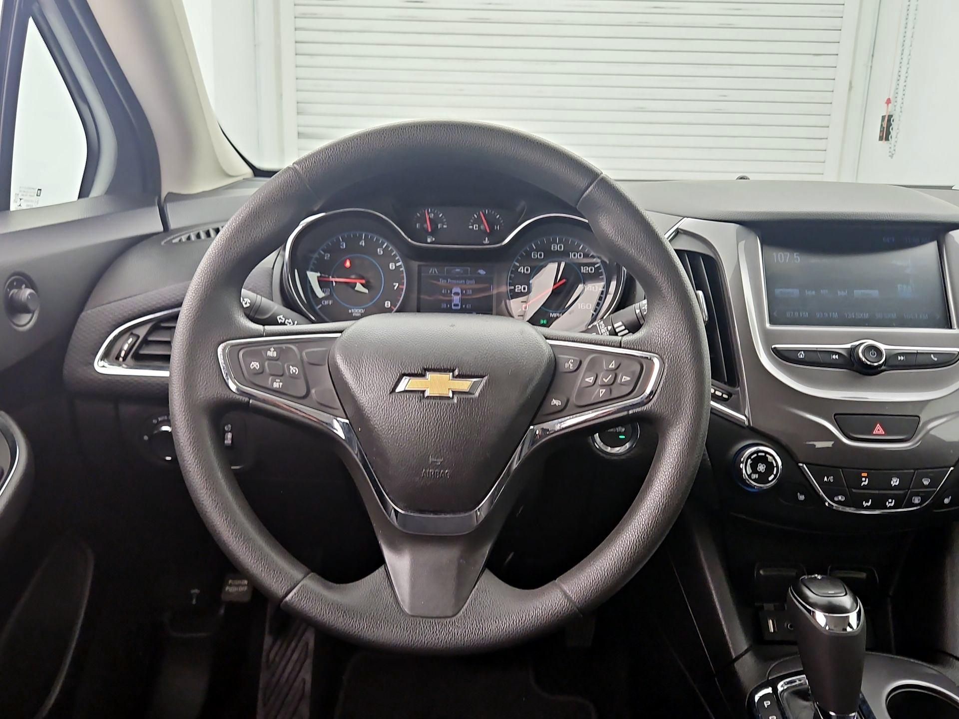 Thumbnail: 2018 Chevrolet Cruze - 10