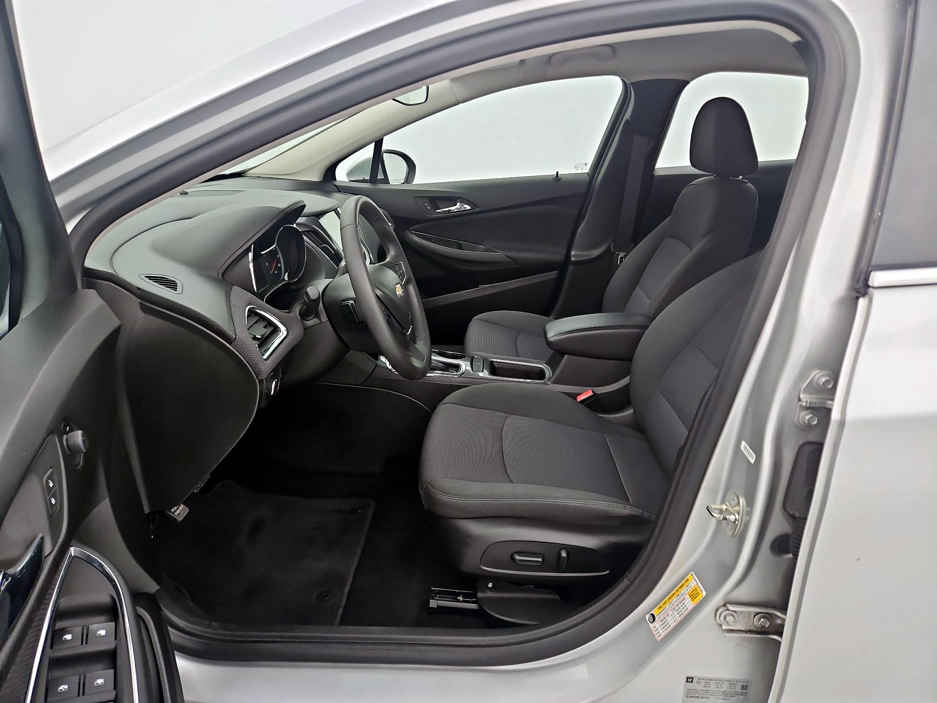 Thumbnail: 2018 Chevrolet Cruze - 11