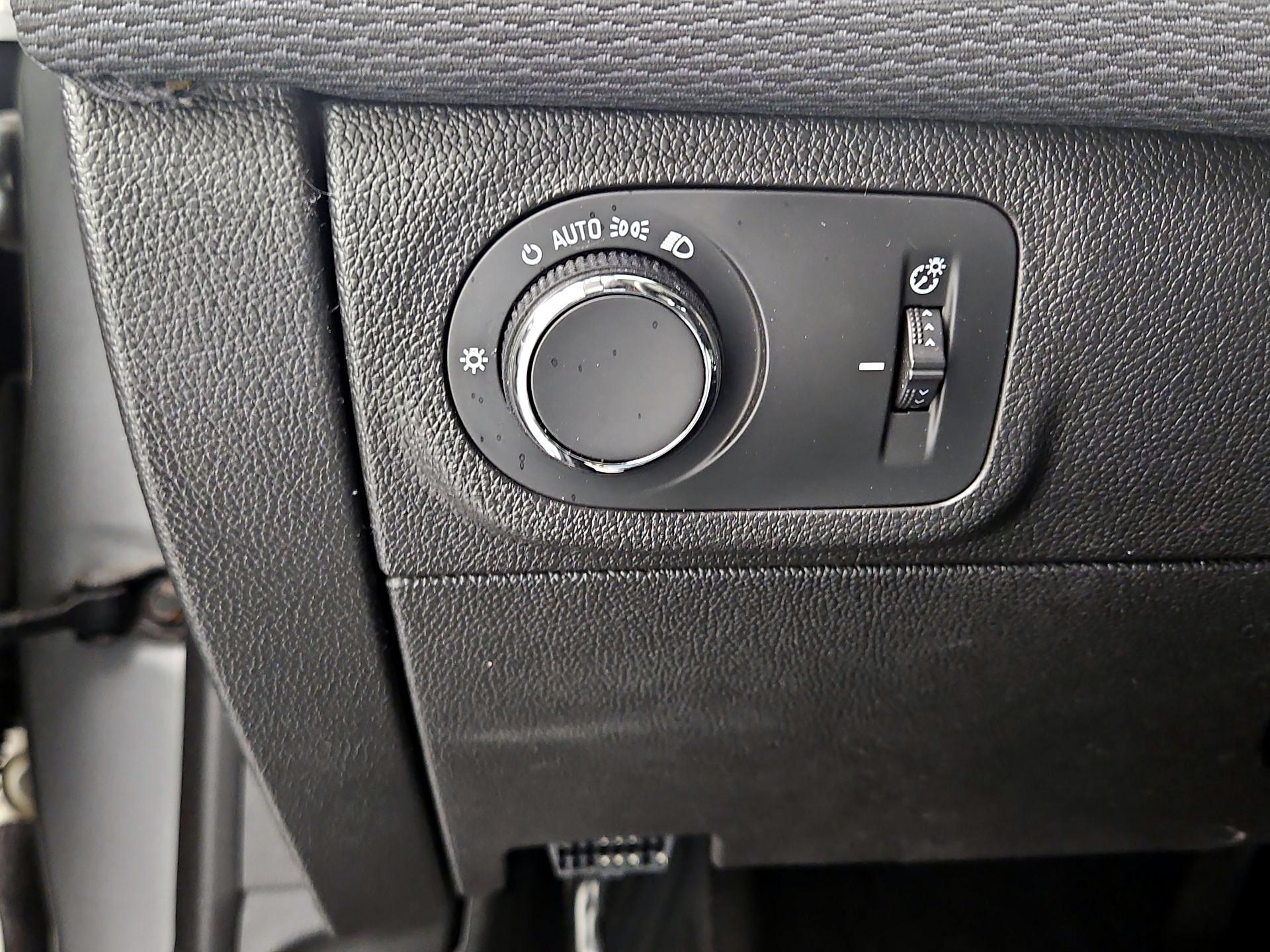 Thumbnail: 2018 Chevrolet Cruze - 13