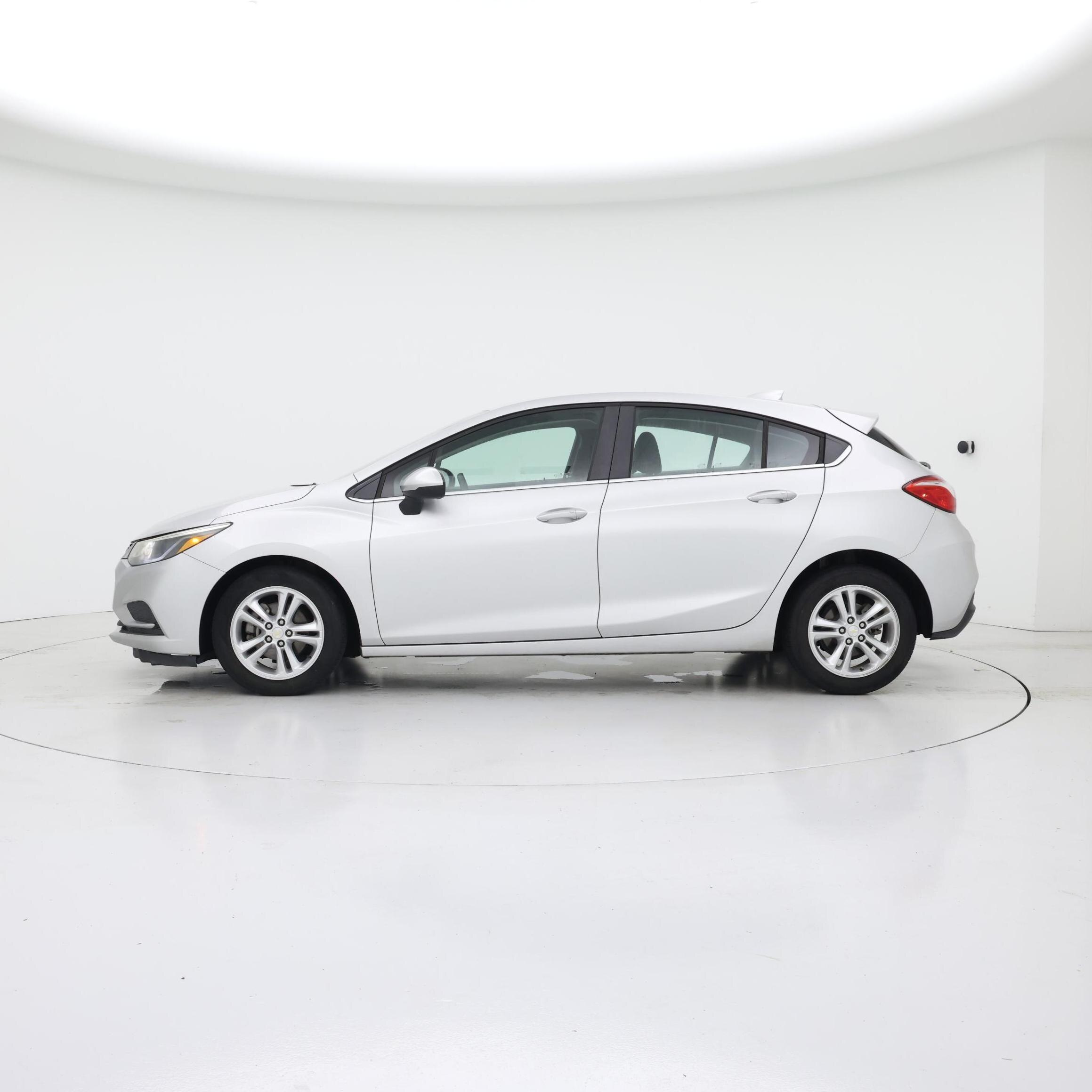 Thumbnail: 2018 Chevrolet Cruze - 3