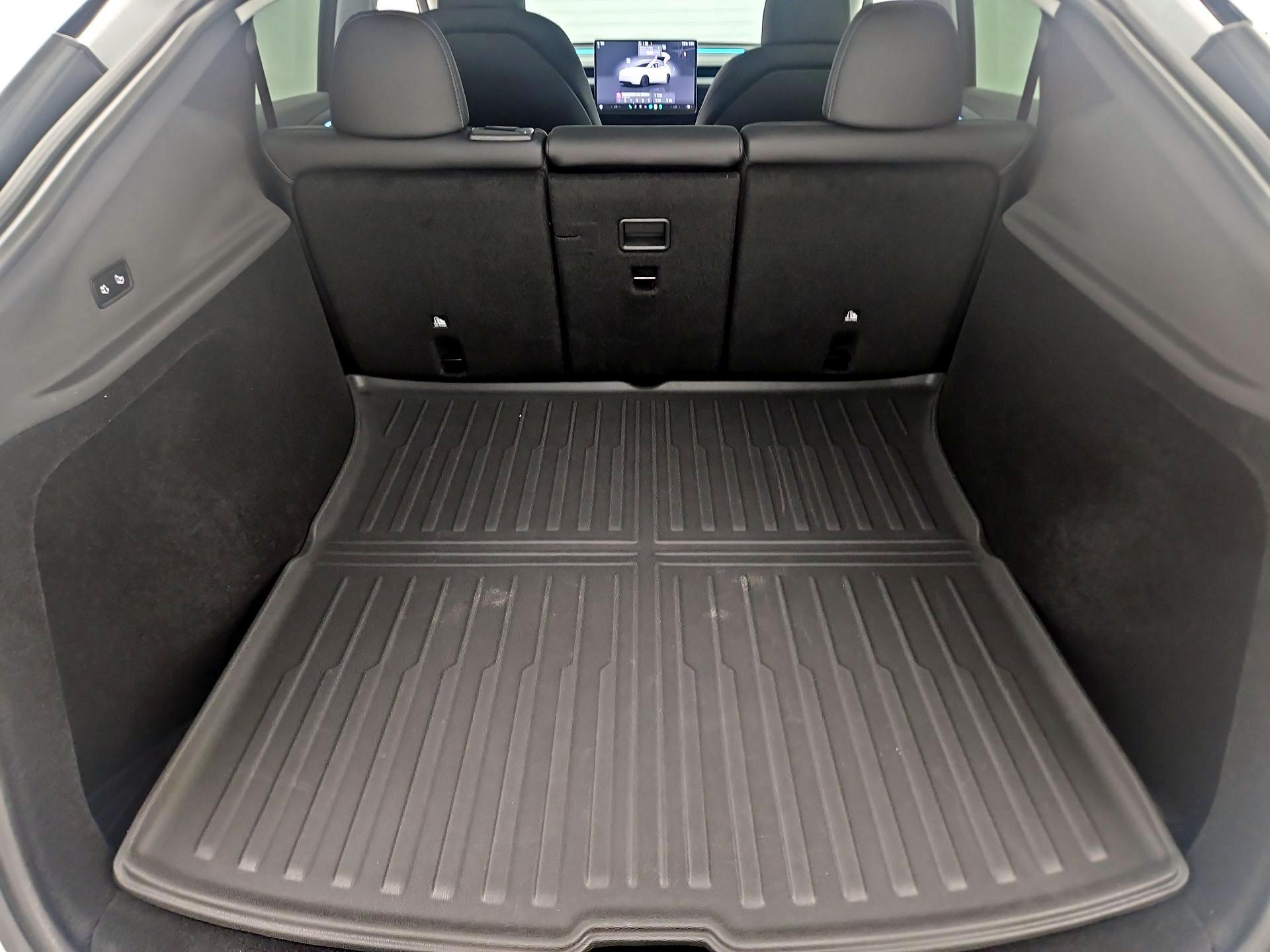 Thumbnail: 2026 Tesla Model Y - 19