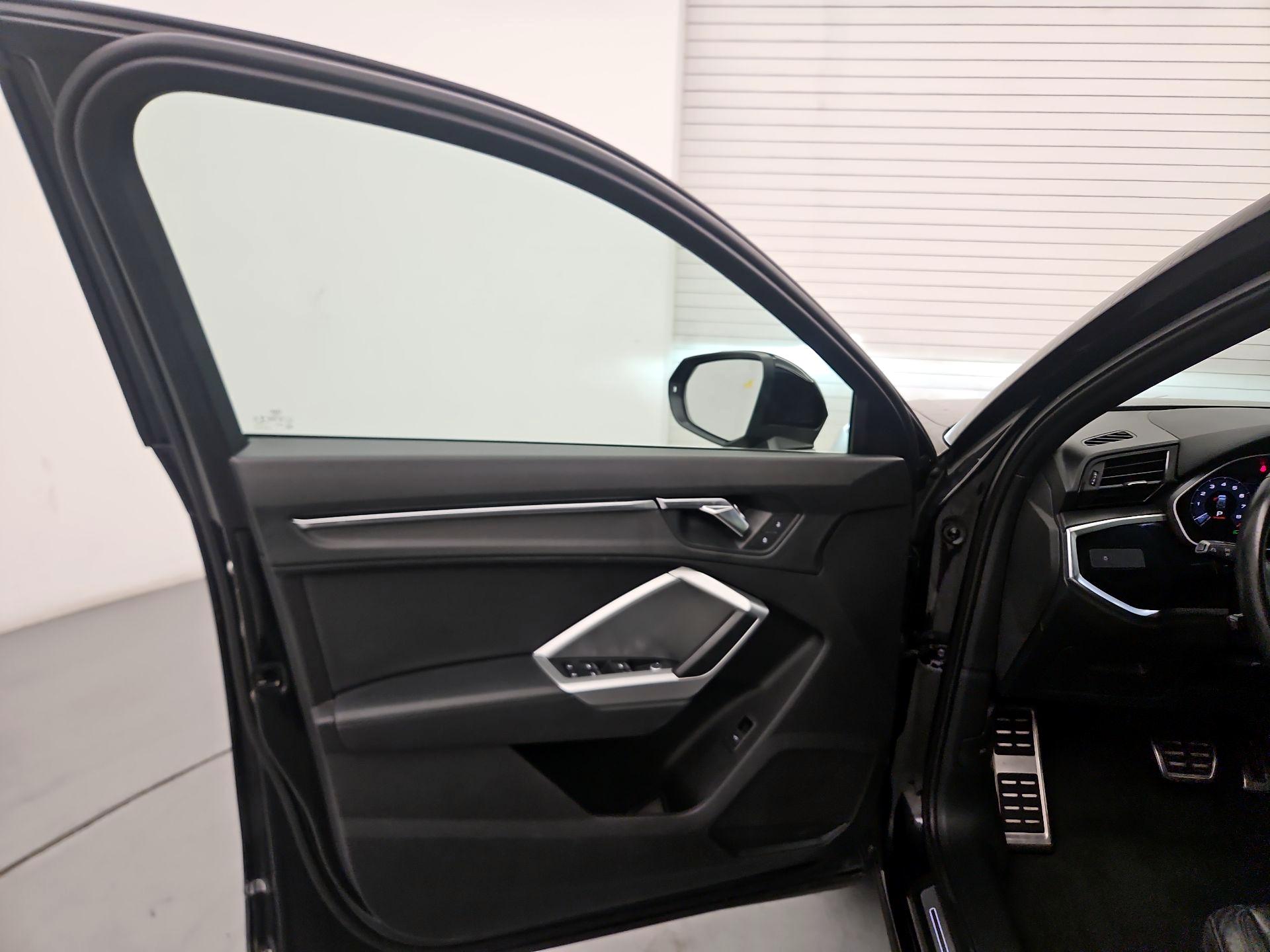 Thumbnail: 2020 Audi Q3 - 12