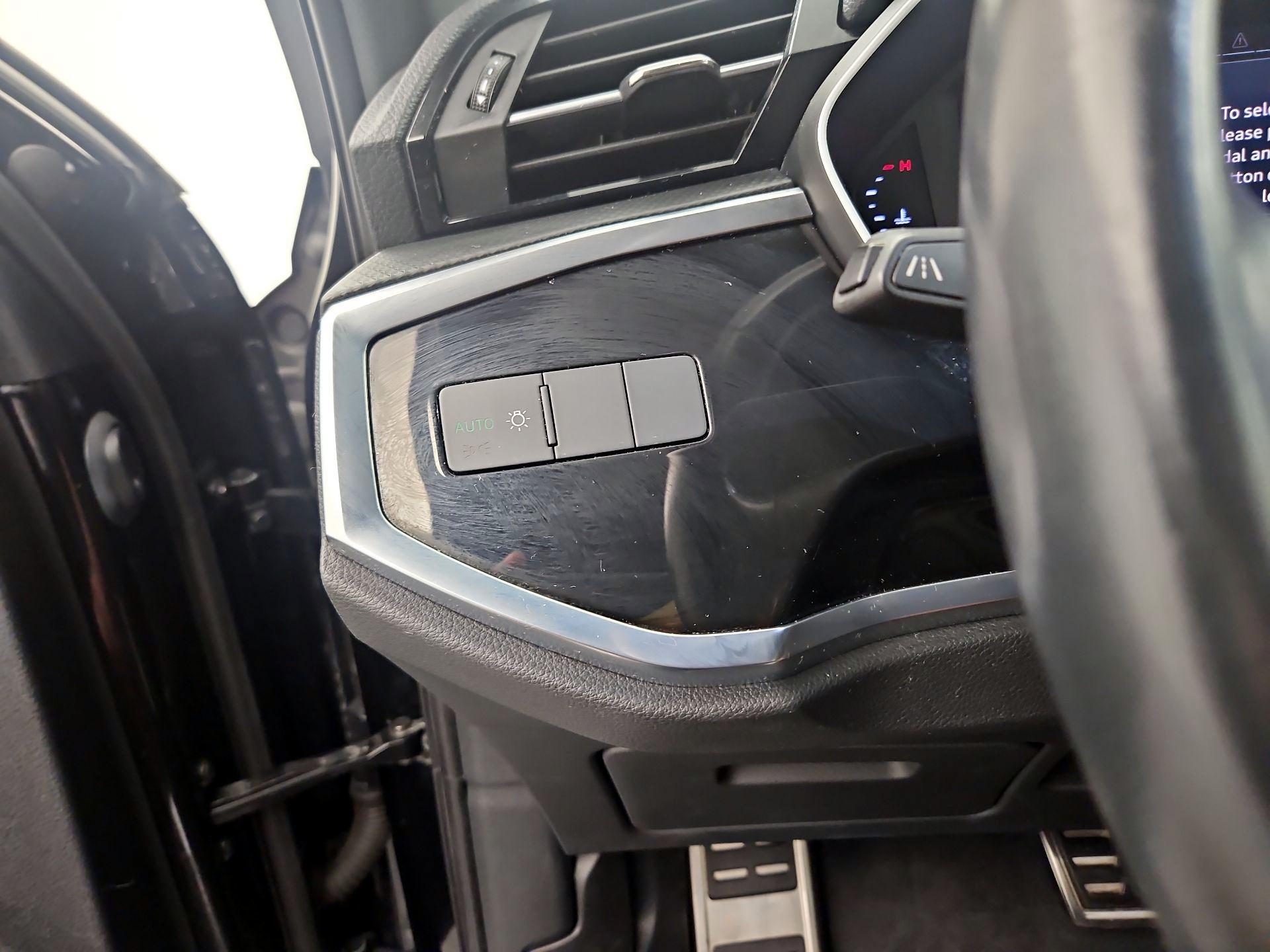 Thumbnail: 2020 Audi Q3 - 13