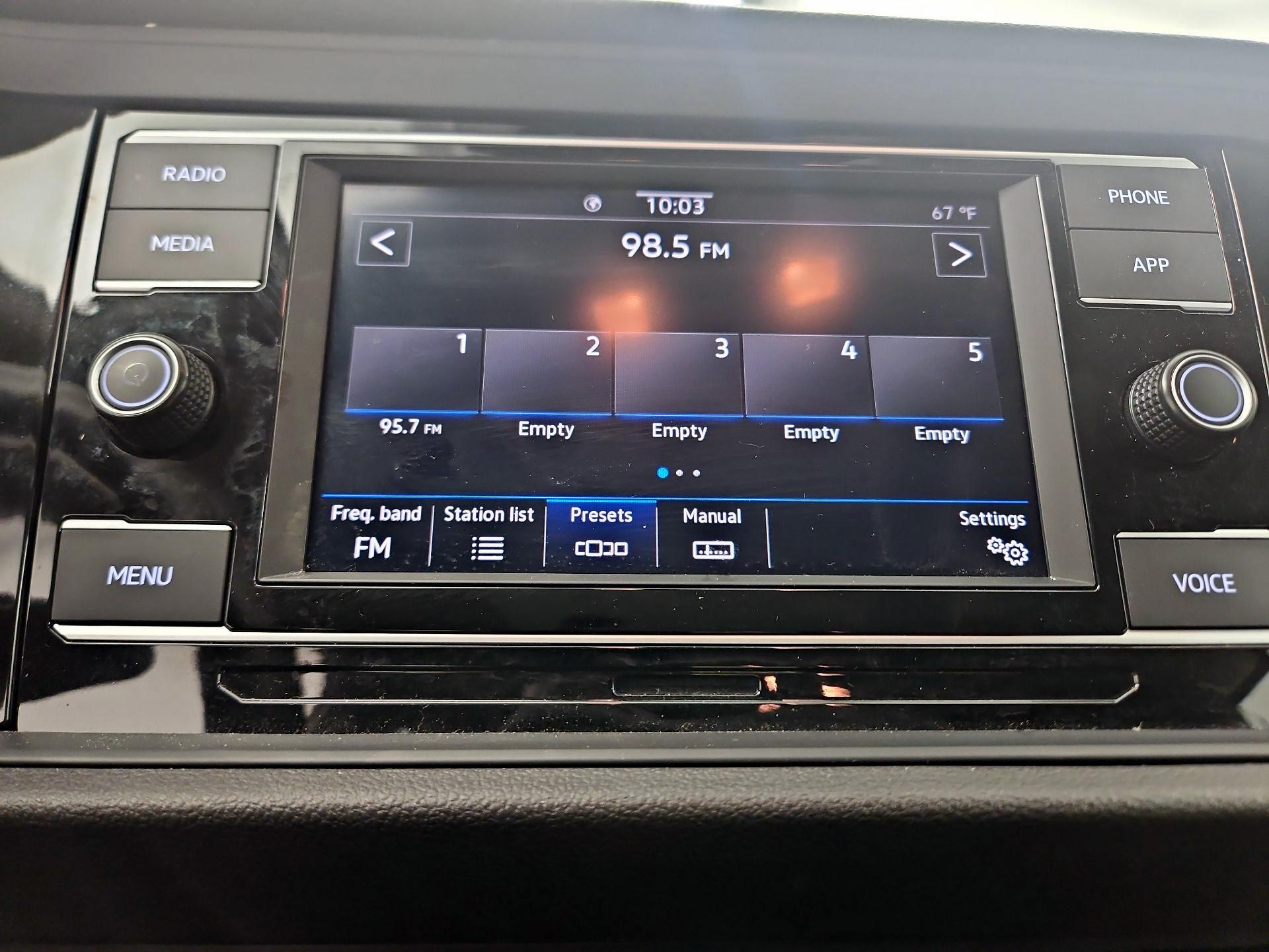 Thumbnail: 2023 Volkswagen Jetta - 15