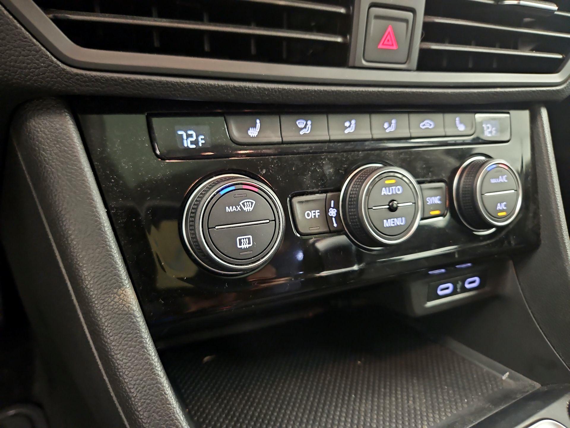 Thumbnail: 2023 Volkswagen Jetta - 16