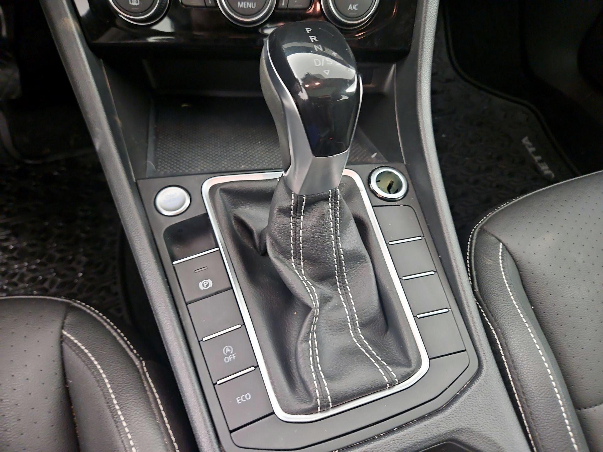 Thumbnail: 2023 Volkswagen Jetta - 17