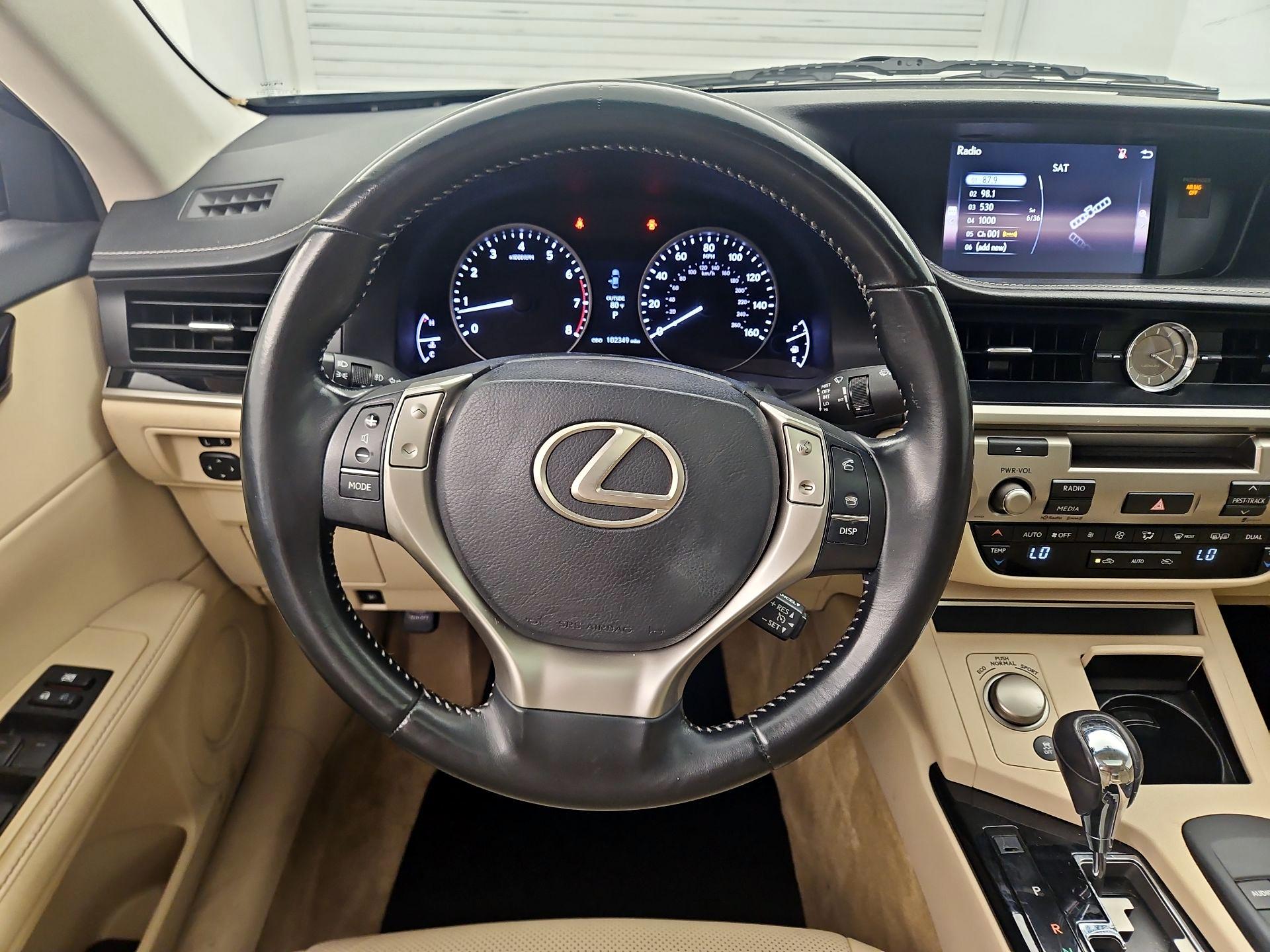 Thumbnail: 2015 Lexus ES - 10